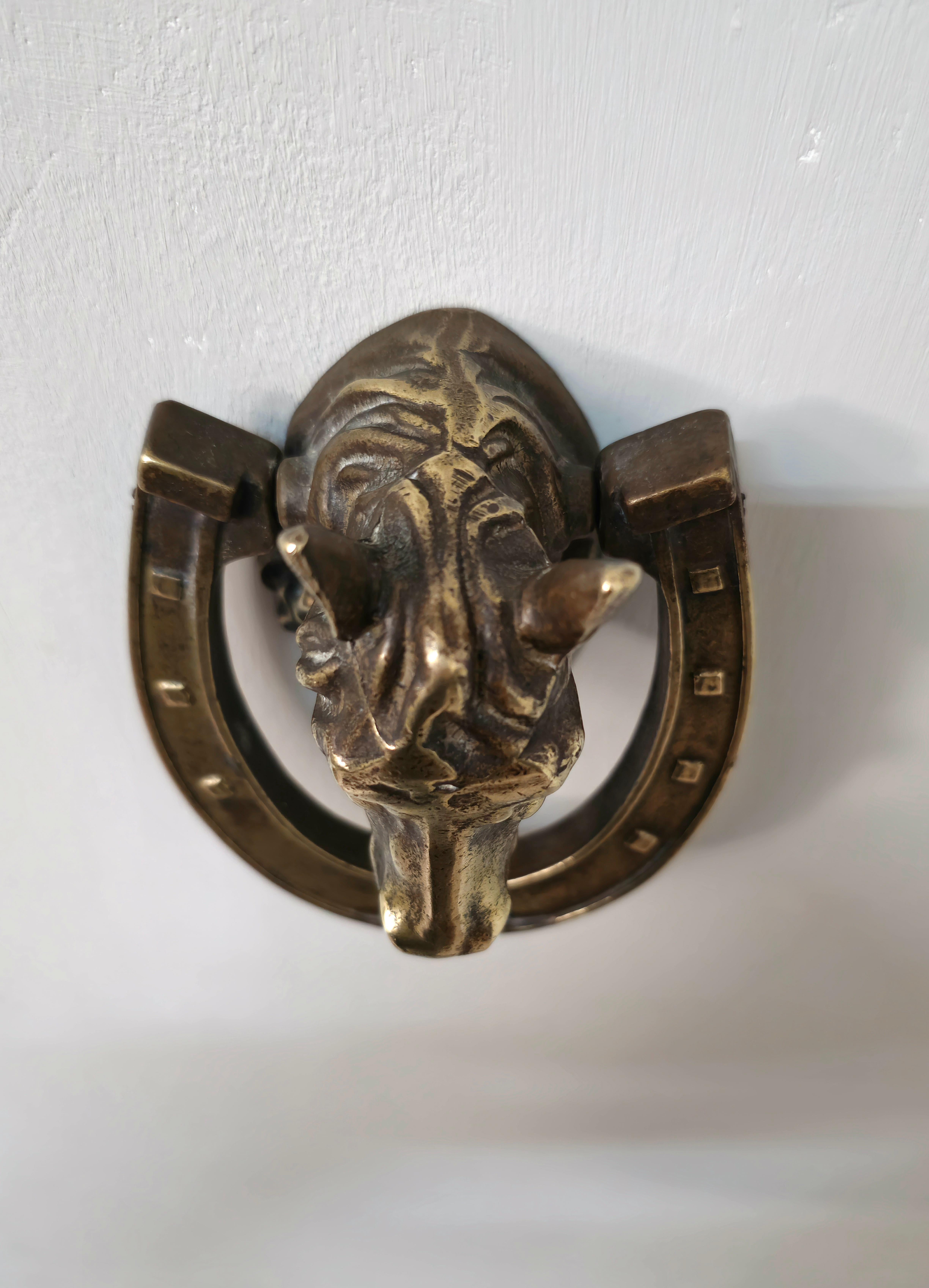 Mid century Brass Horse Door Knocker Italiano 1960s In Good Condition For Sale In Palermo, IT