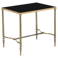 Beistelltisch im Mid-Century-Stil mit Messinggestell und eingelegter Vitrolite-Platte mit geriffelten Verzierungen