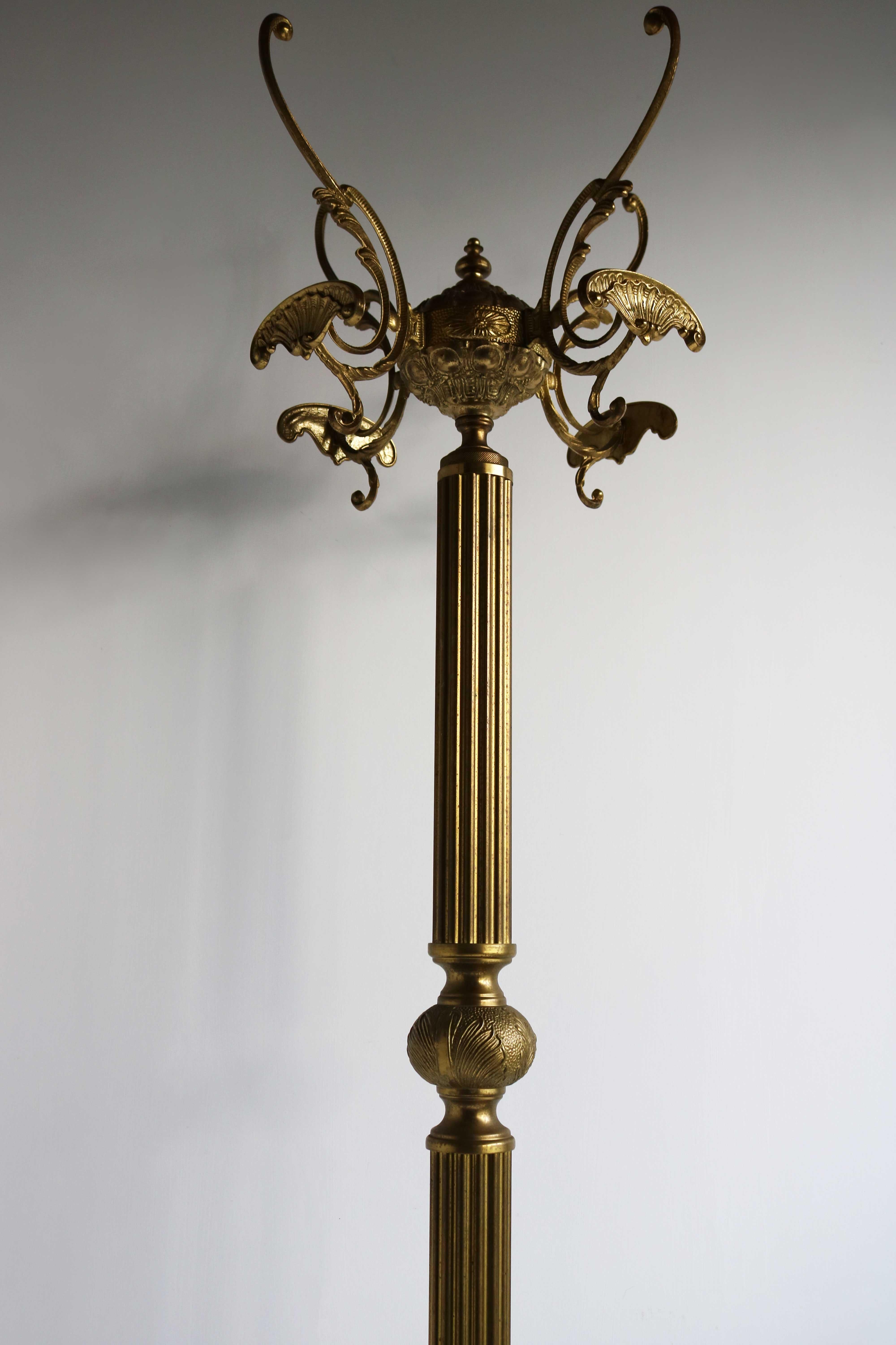 Hand-Crafted Mid-Century Brass Italian Coat Hat Rack Hall Tree Stand Lions Heads Claw Foot
