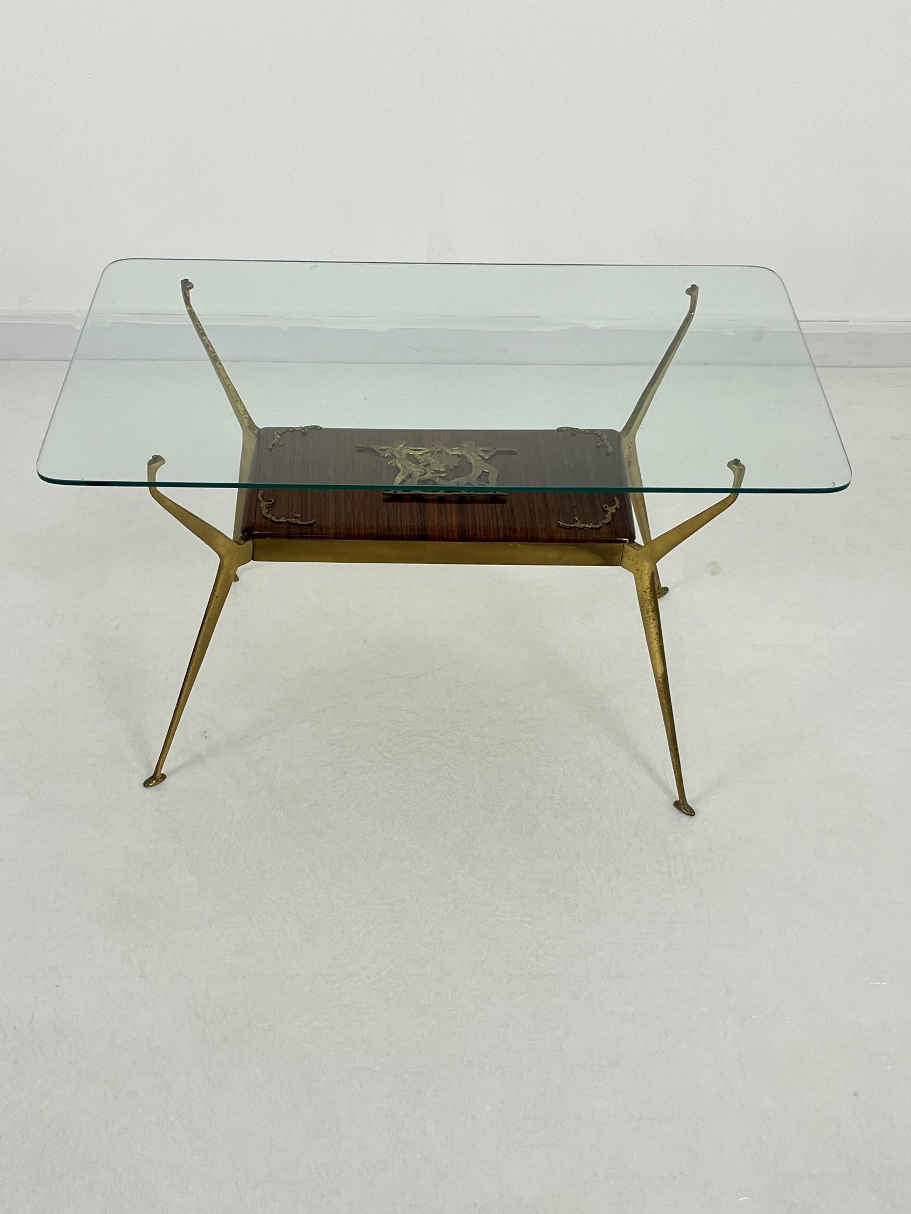 Mesa de centro italiana de latón de mediados de siglo, tapa de cristal, años 50 Italiano en venta