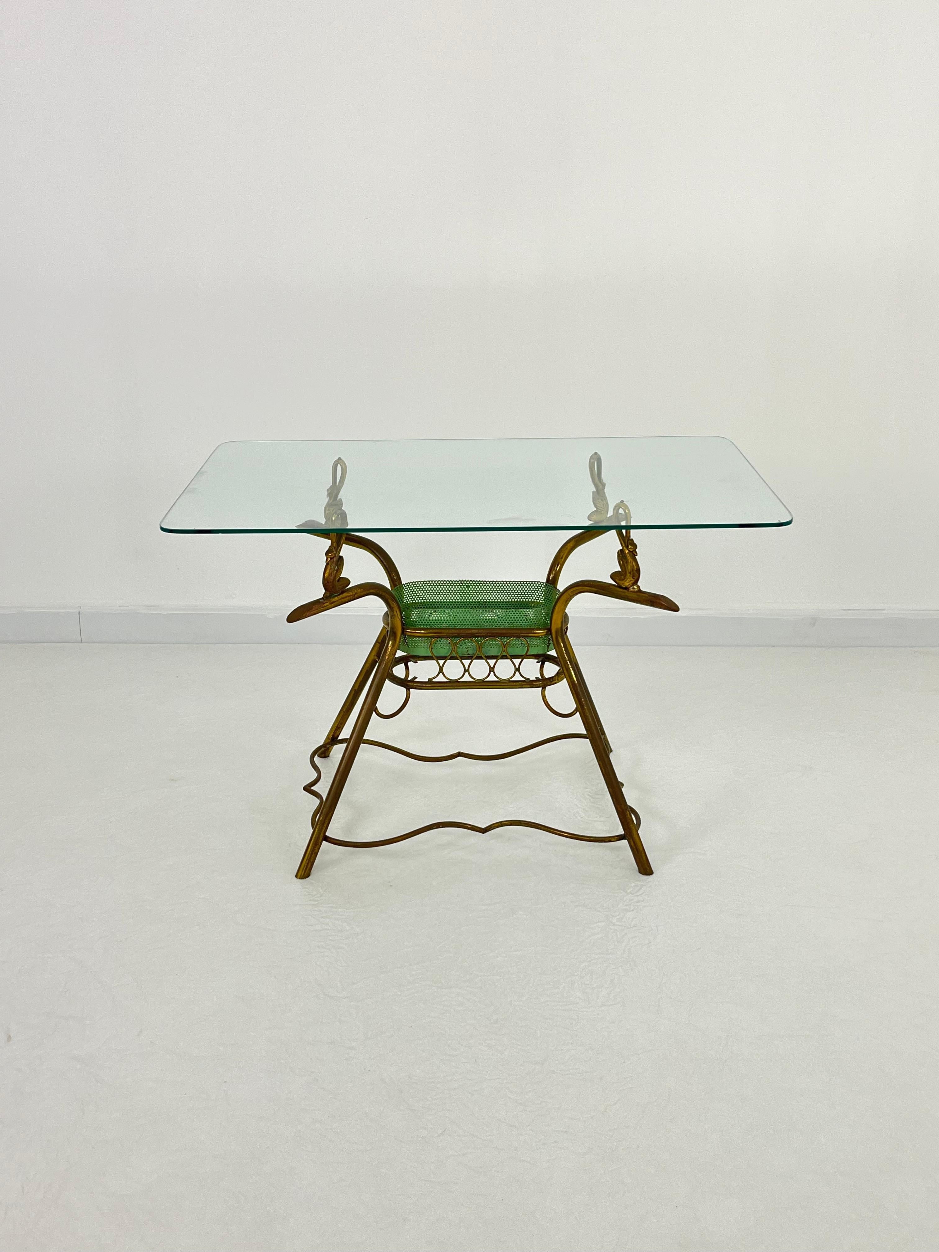 Laiton Table basse italienne en laiton du milieu du siècle, plateau en verre, années 1950 en vente