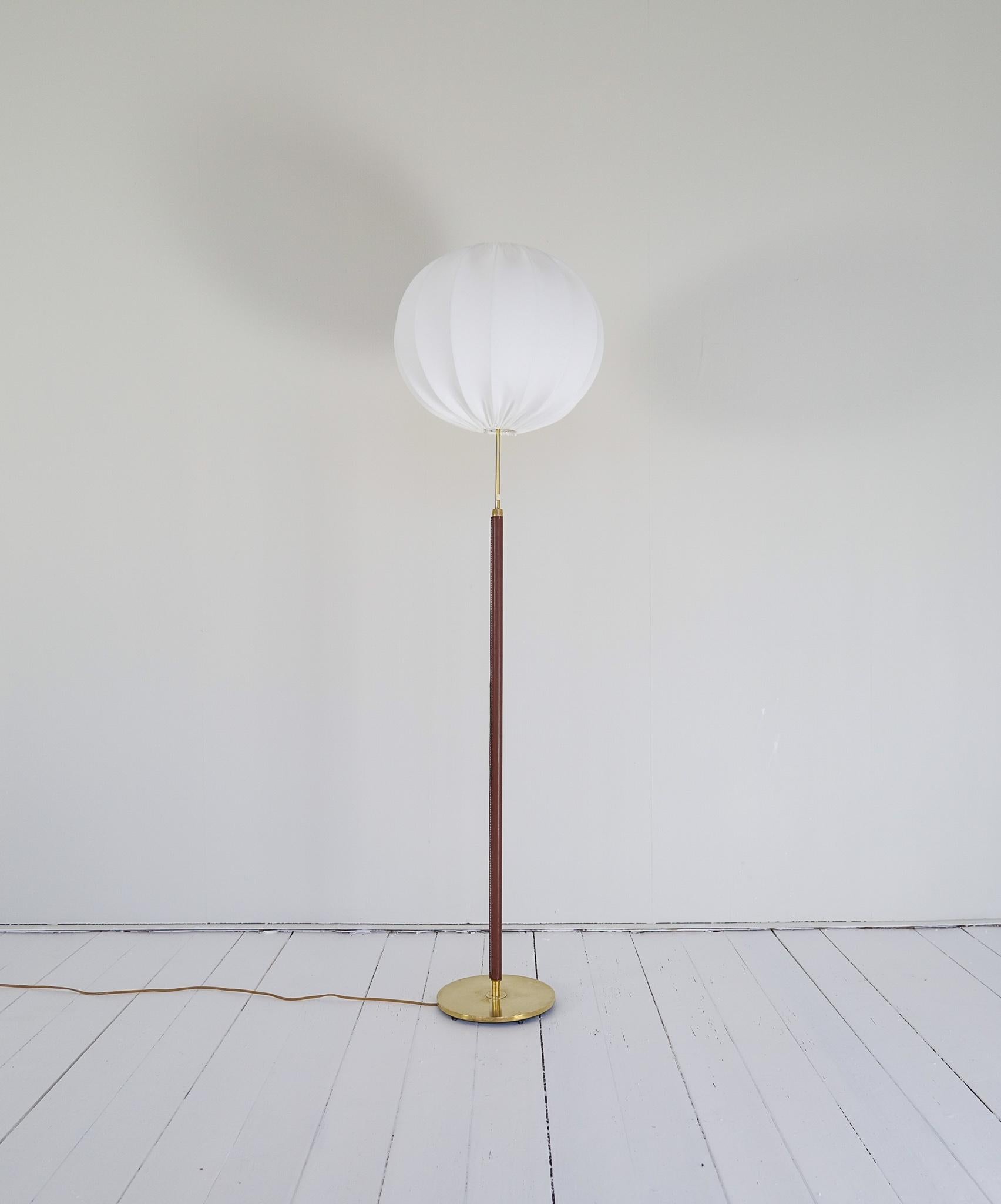 This lamp was made in Sweden at Falkenbergs Belysning. Wonderful, assembled brass combination with leather rod. The brass working well together with the brown stitched leather.

Good patinated brass with stains and small dents, working condition.