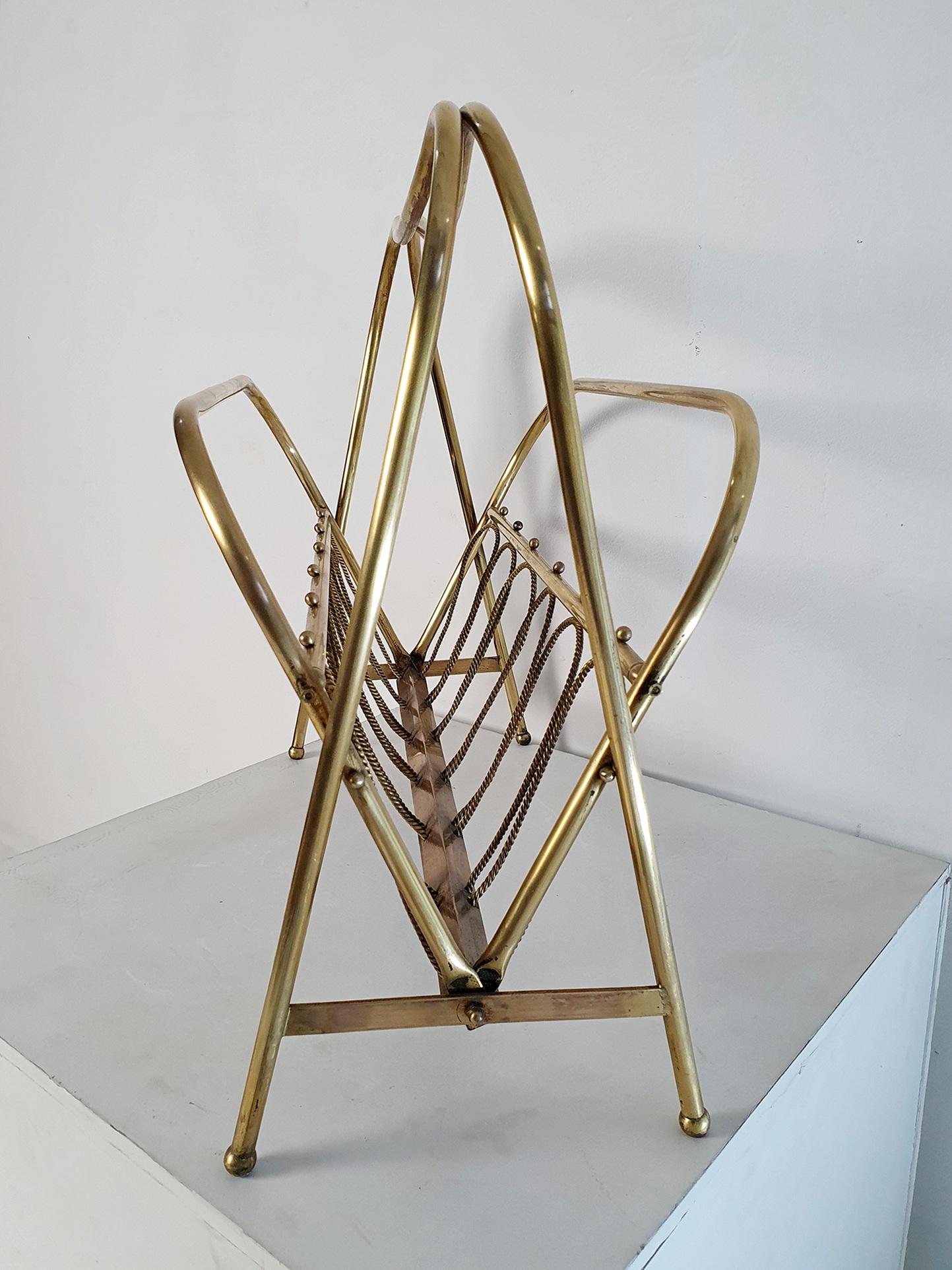 Midcentury Brass Magazine Rack, Italy In Good Condition For Sale In Albano Laziale, Rome/Lazio