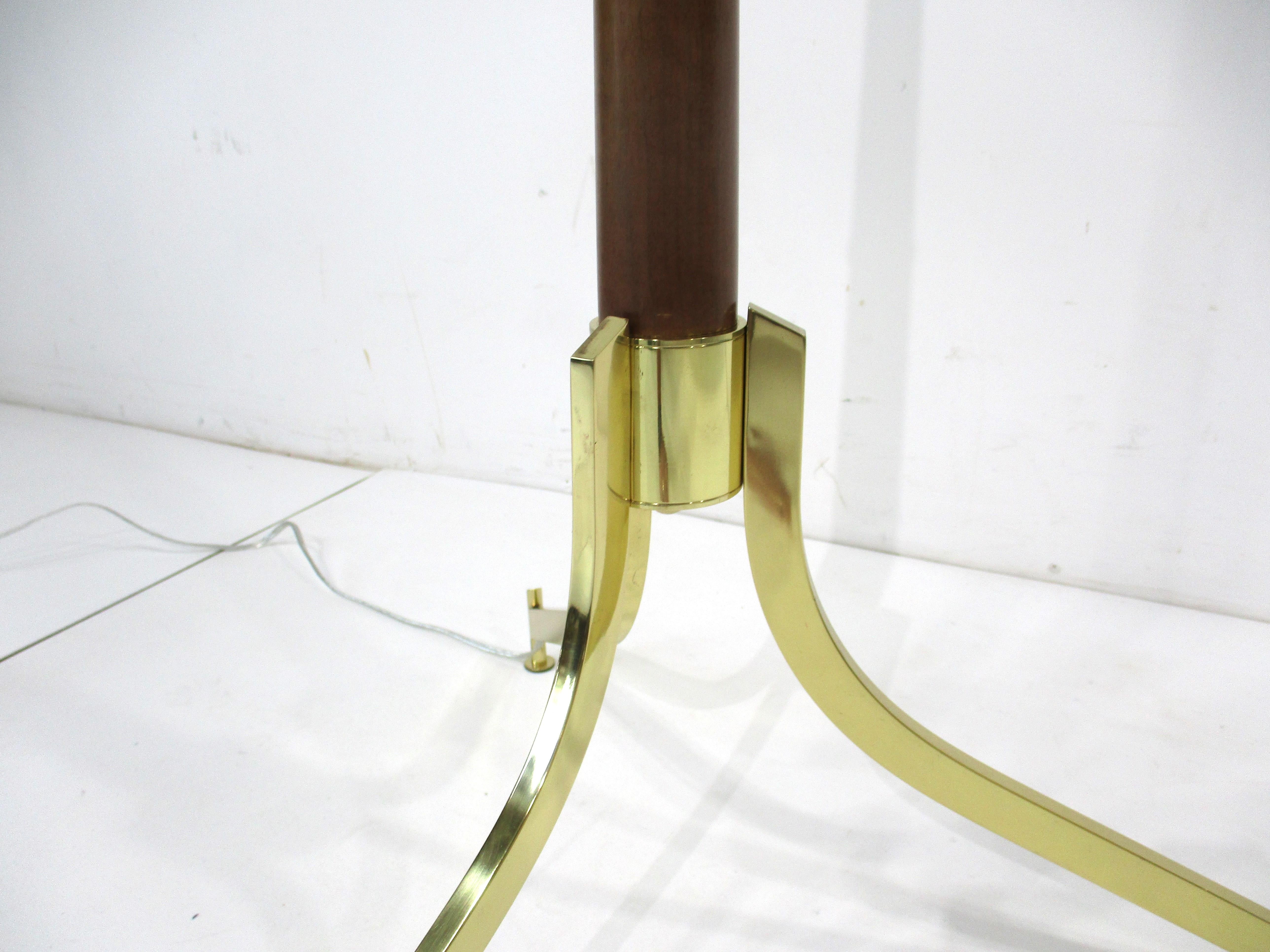 Mid Century Brass / Mahogany Floor Lamp in the style of Gibbings - McCobb  For Sale 4