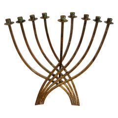 Menorah de latón de mediados de siglo