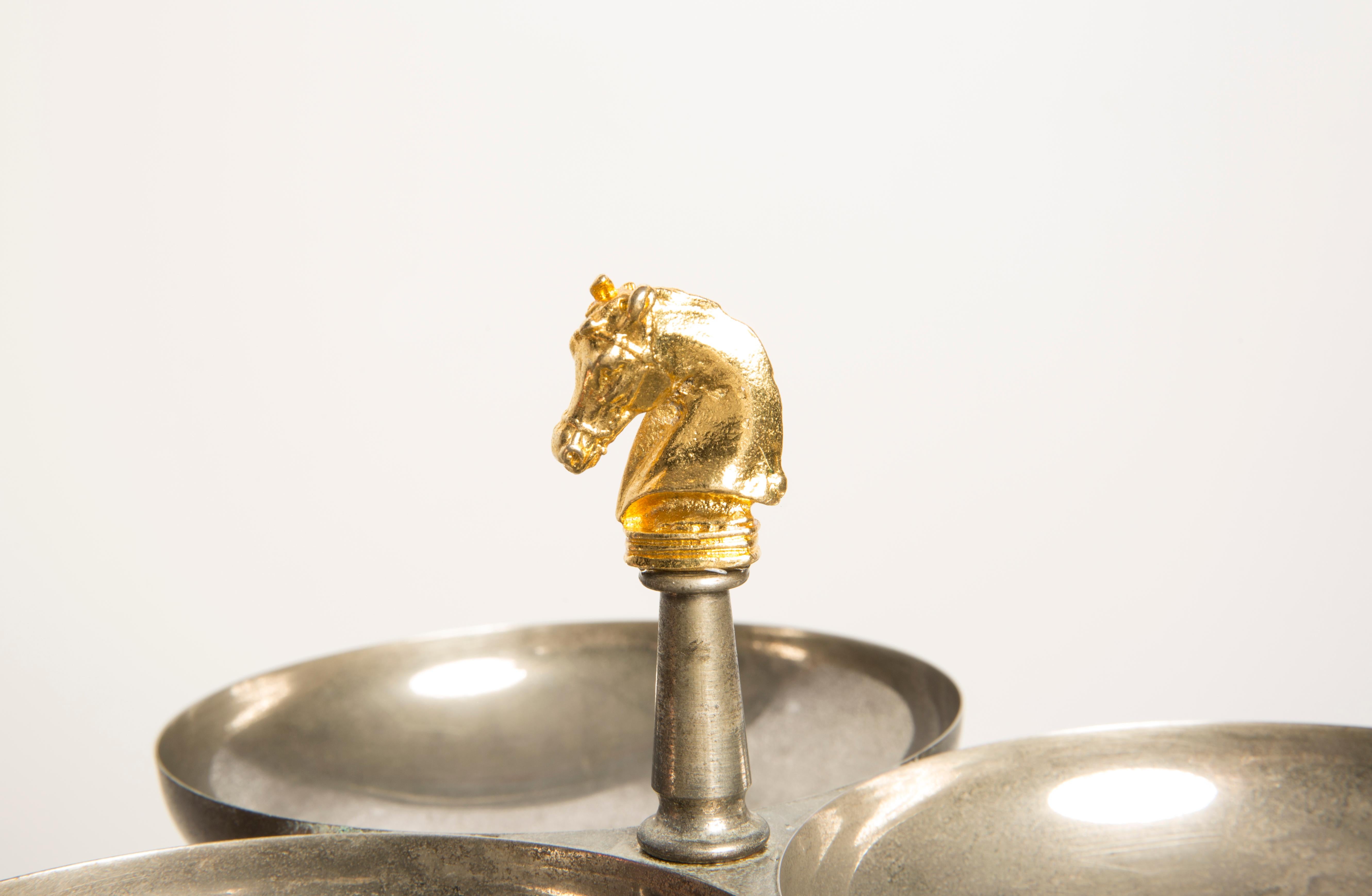 Cenicero de metal plateado con forma de caballo de mediados de siglo, Italia, años 70 Metal en venta