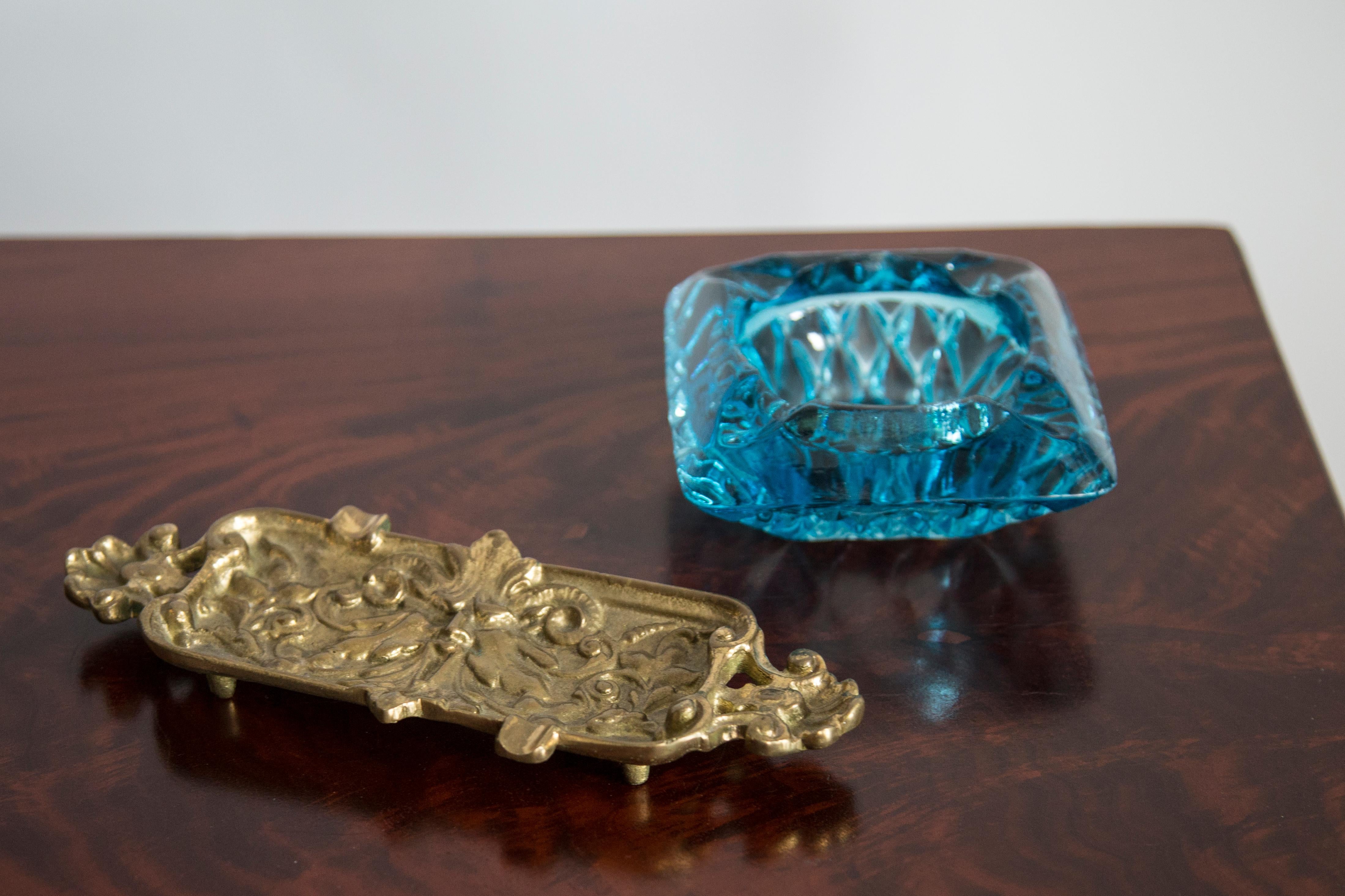 Mid Century Brass Metal Small Plate Bowl Ashtray, Gold Flowers, Italy, 1970s In Good Condition For Sale In 05-080 Hornowek, PL