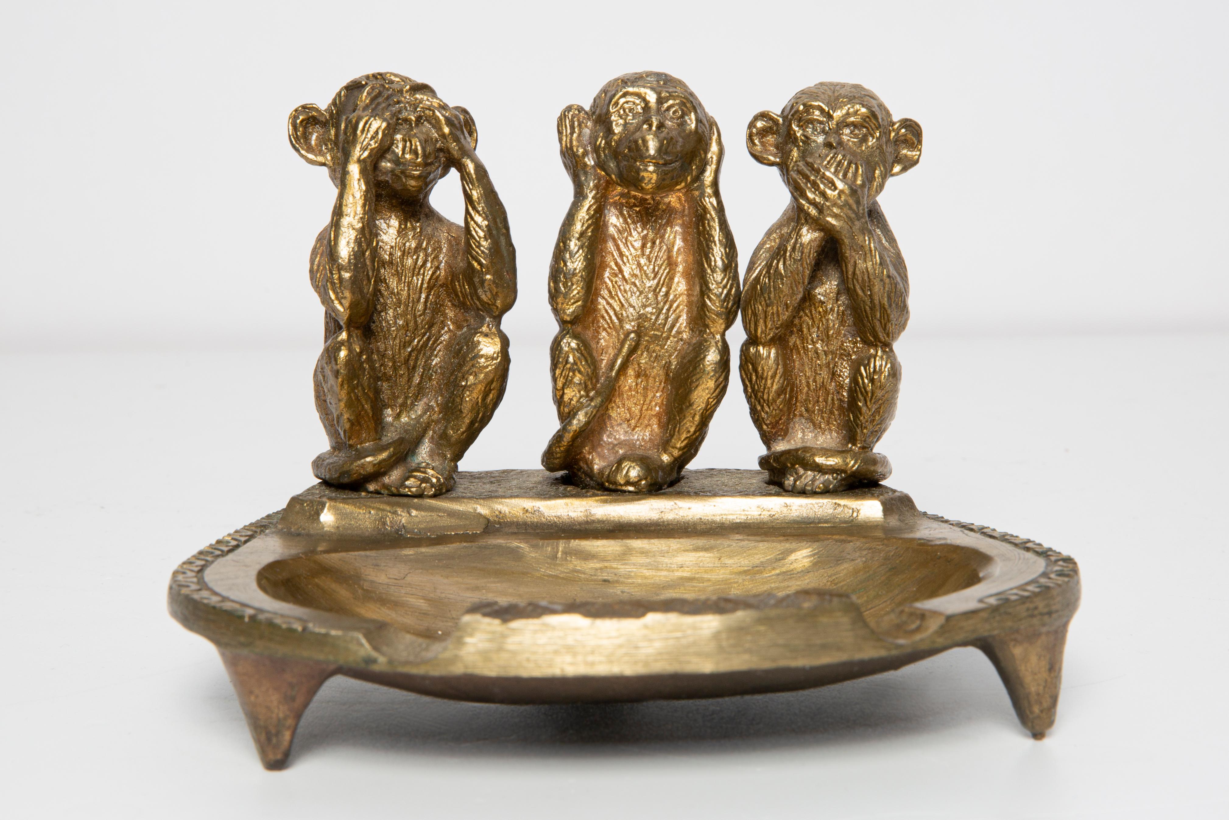 Mid Century Brass Metal Small Plate Bowl Ashtray, Gold Monkeys, Italy, 1970s In Good Condition For Sale In 05-080 Hornowek, PL