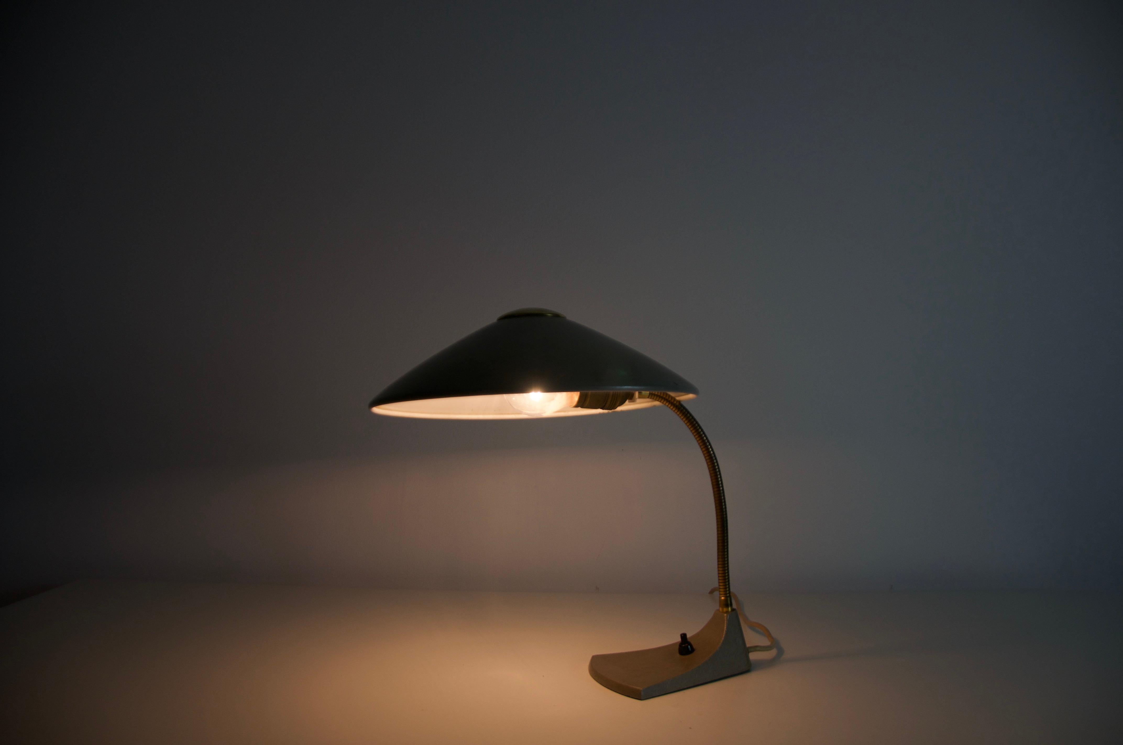 Mid Century Messing Metall Tischlampe, 1960er, Deutschland (Moderne der Mitte des Jahrhunderts) im Angebot