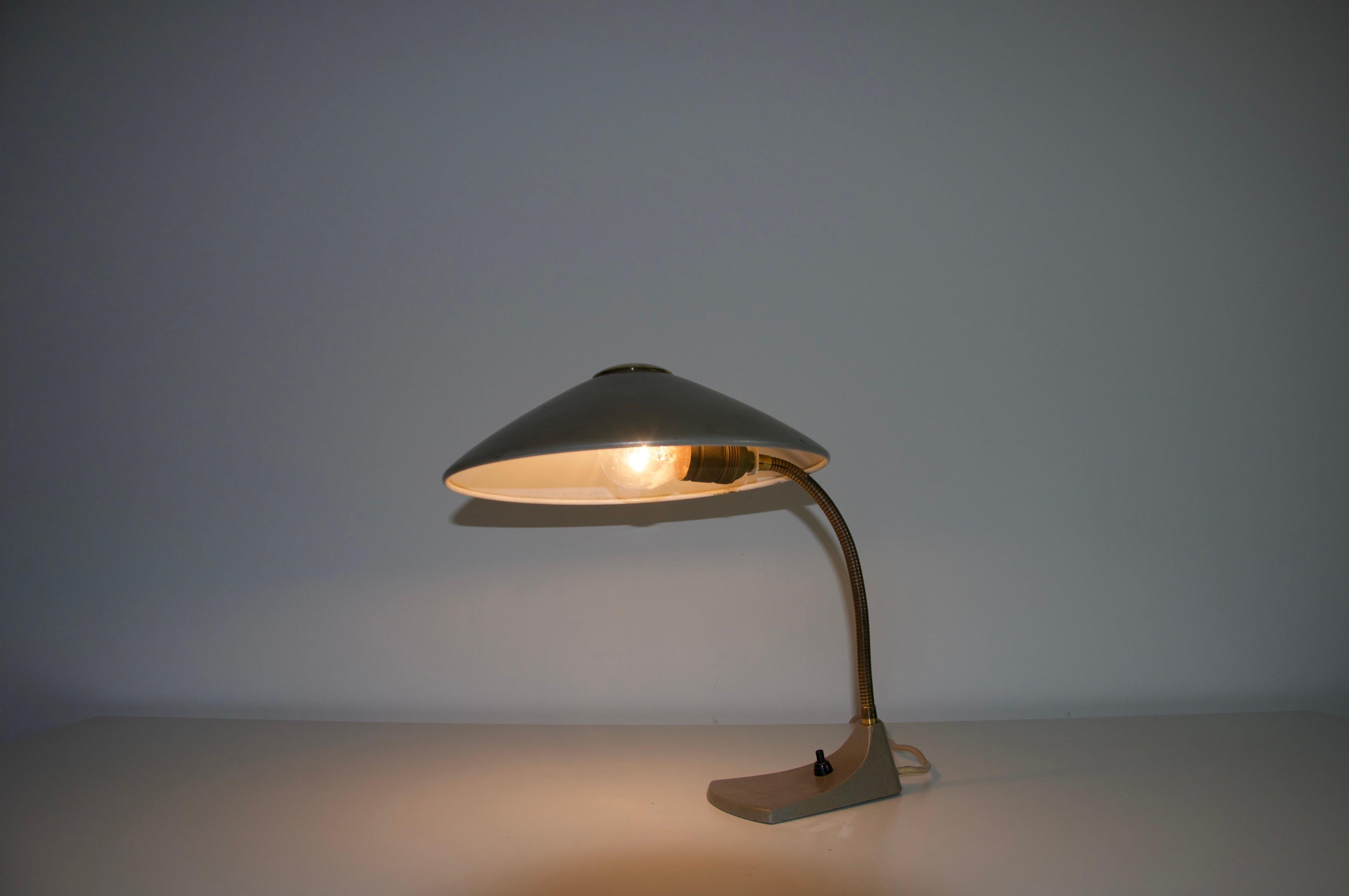 Mid Century Messing Metall Tischlampe, 1960er, Deutschland im Zustand „Gut“ im Angebot in Hagenbach, DE