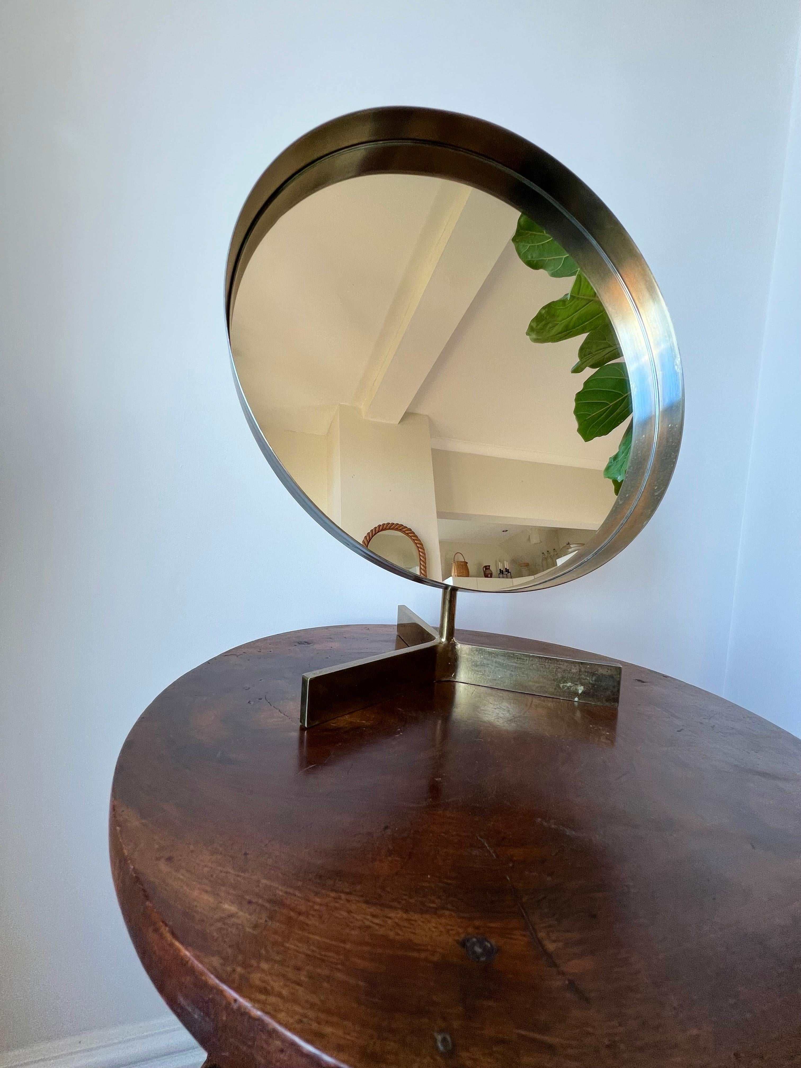 20ième siècle Miroir en laiton du milieu du siècle par Durlston Designs, Angleterre années 1960 en vente