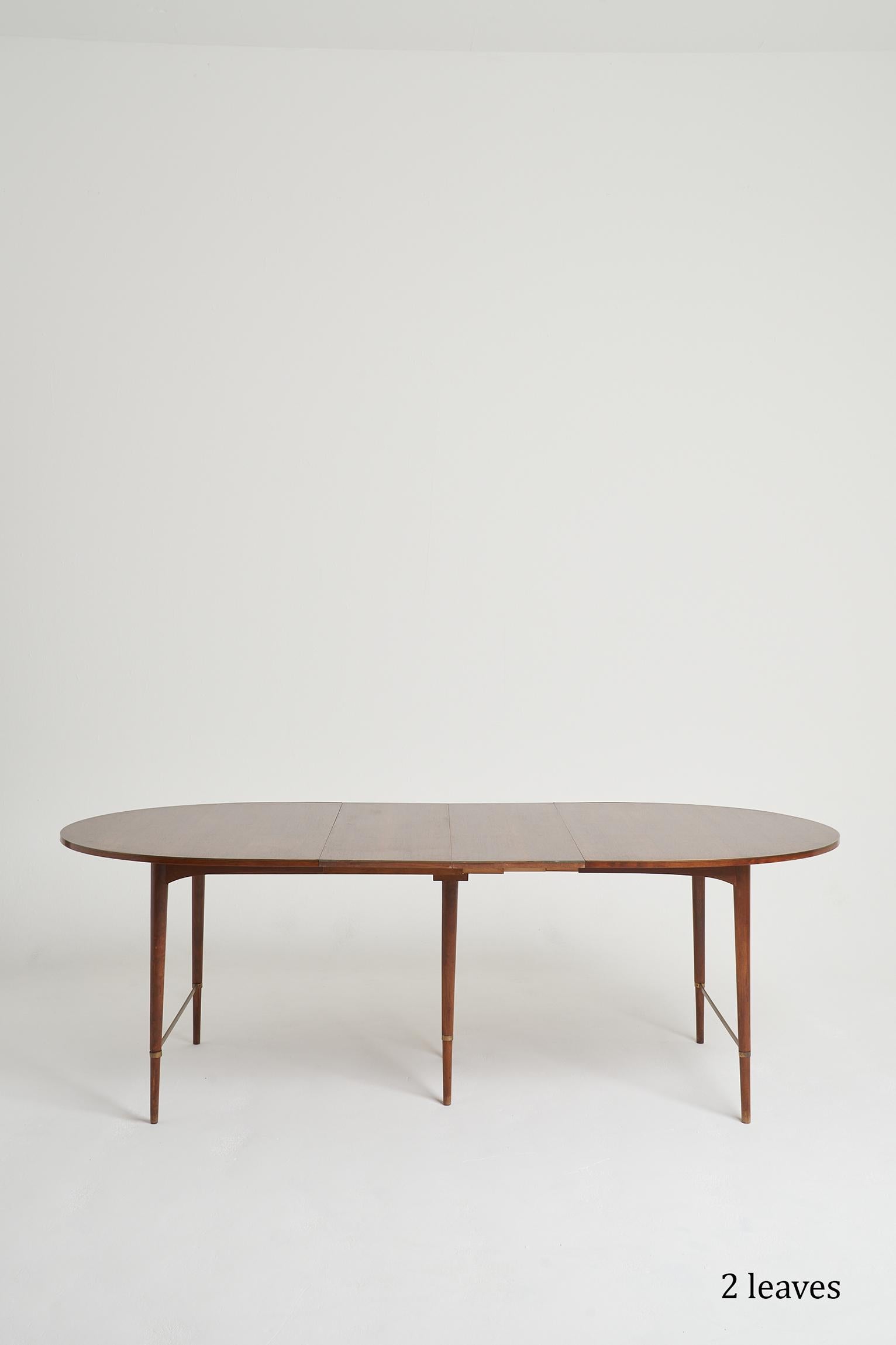 Mid-Century Brass Mounted Mahogany Extending Dining Table by Paul McCobb In Good Condition In London, GB