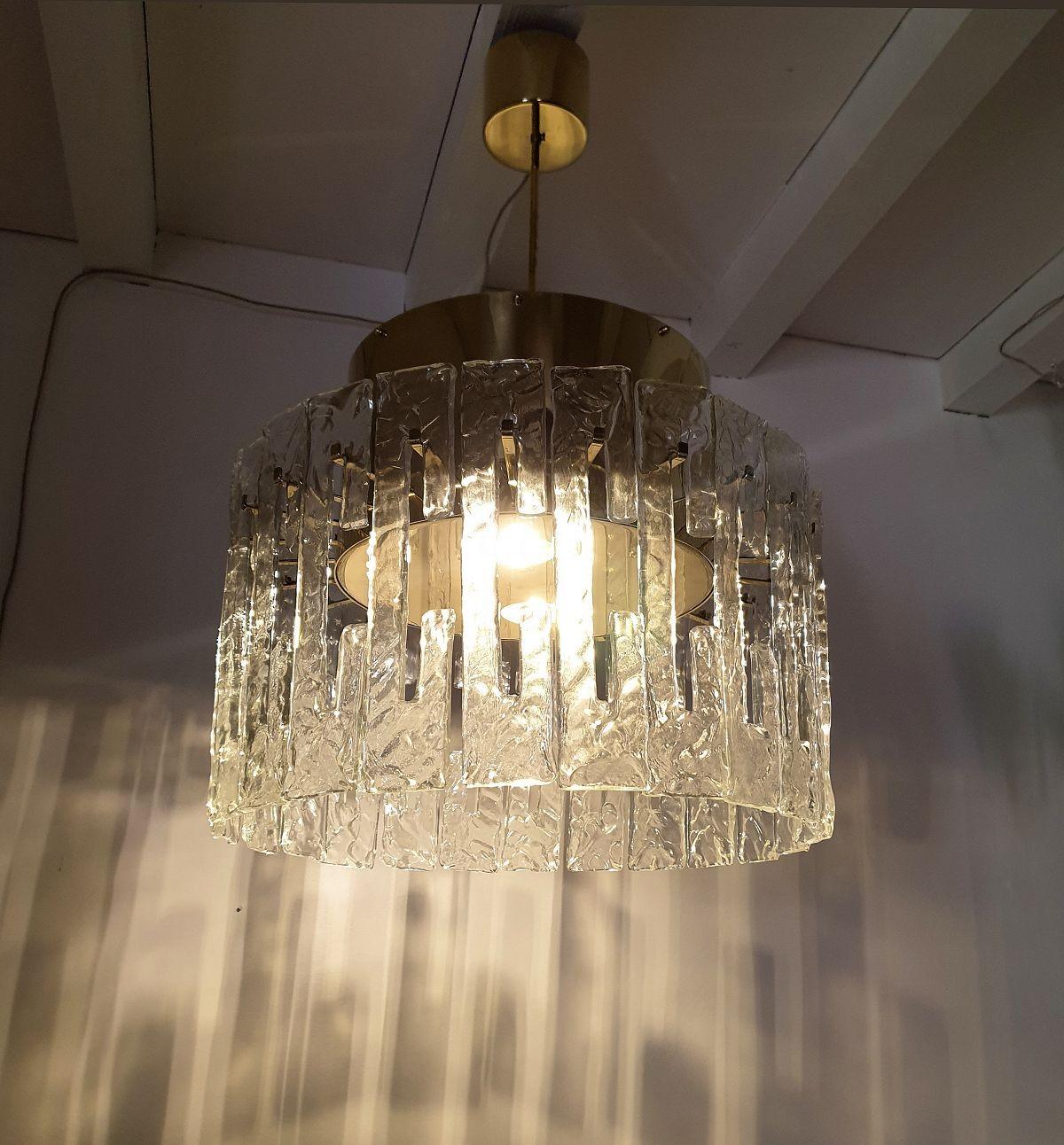 Mid-Century brass-Murano glass drum chandelier In Excellent Condition In Dallas, TX