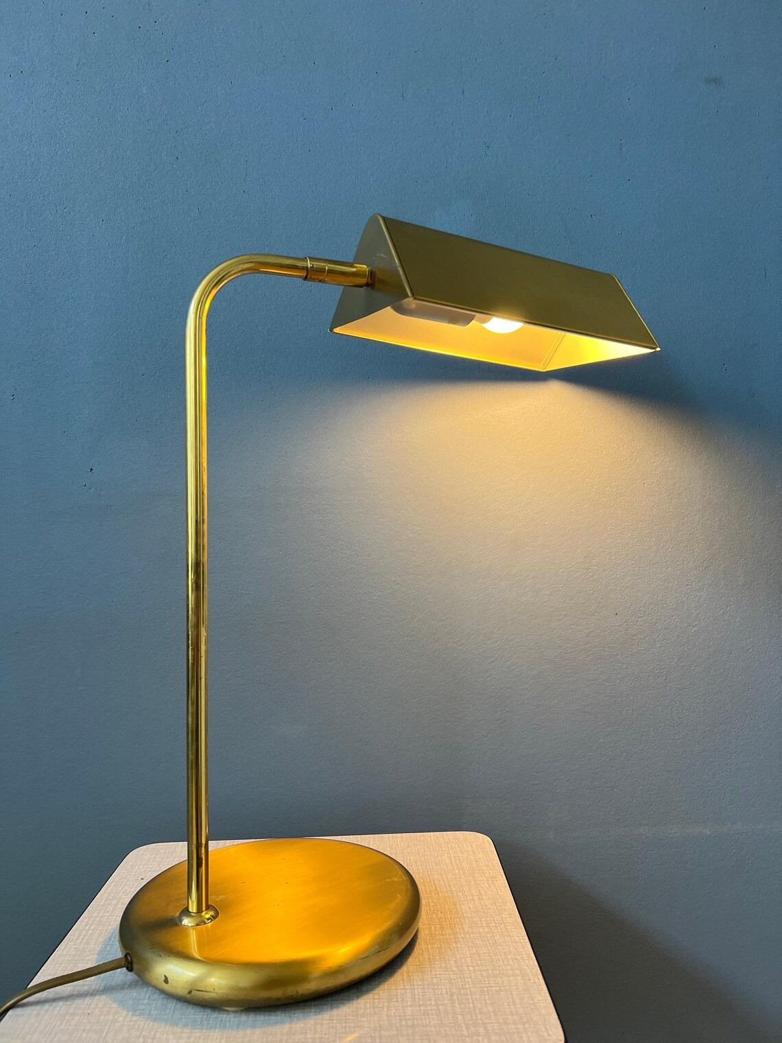 Mid Century Brass Office Desk Lamp - Bauhaus Style Table Lamp - Golden Lamp In Excellent Condition For Sale In ROTTERDAM, ZH