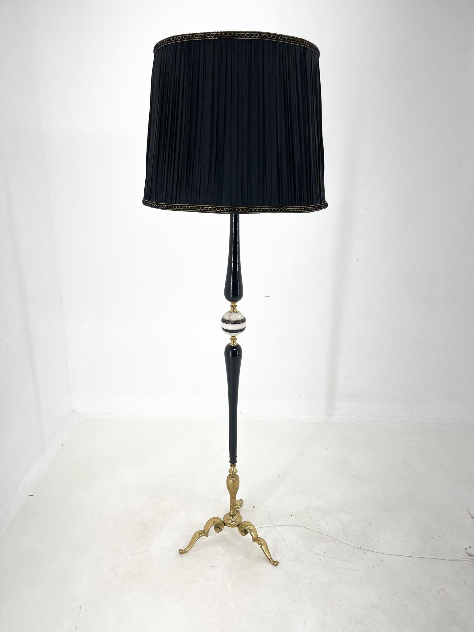 Mid-Century Brass, Onyx & Ebonized Wood Floor Lamp, Italy For Sale 5