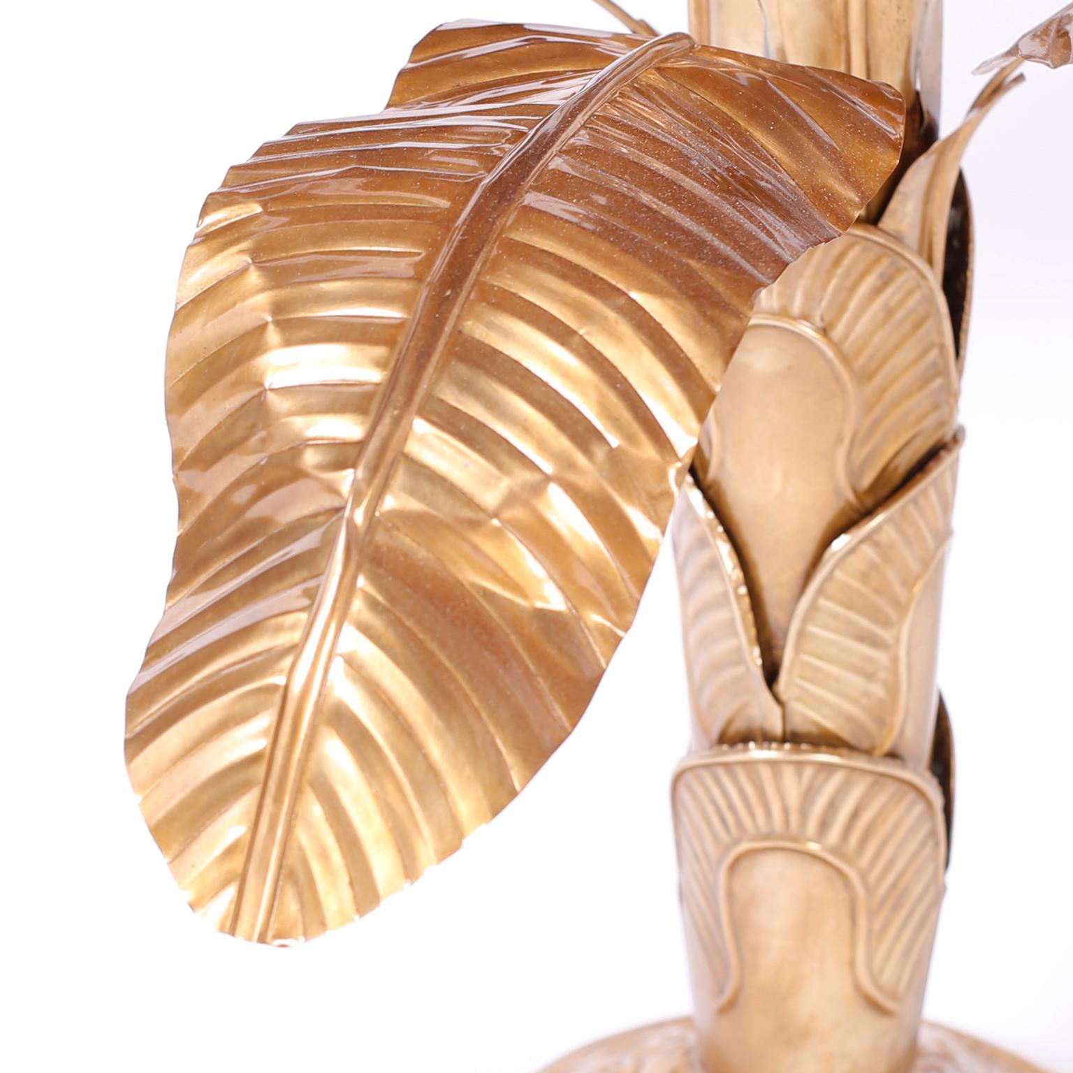 Laccato Scultura di palma in ottone del Medioevo in vendita