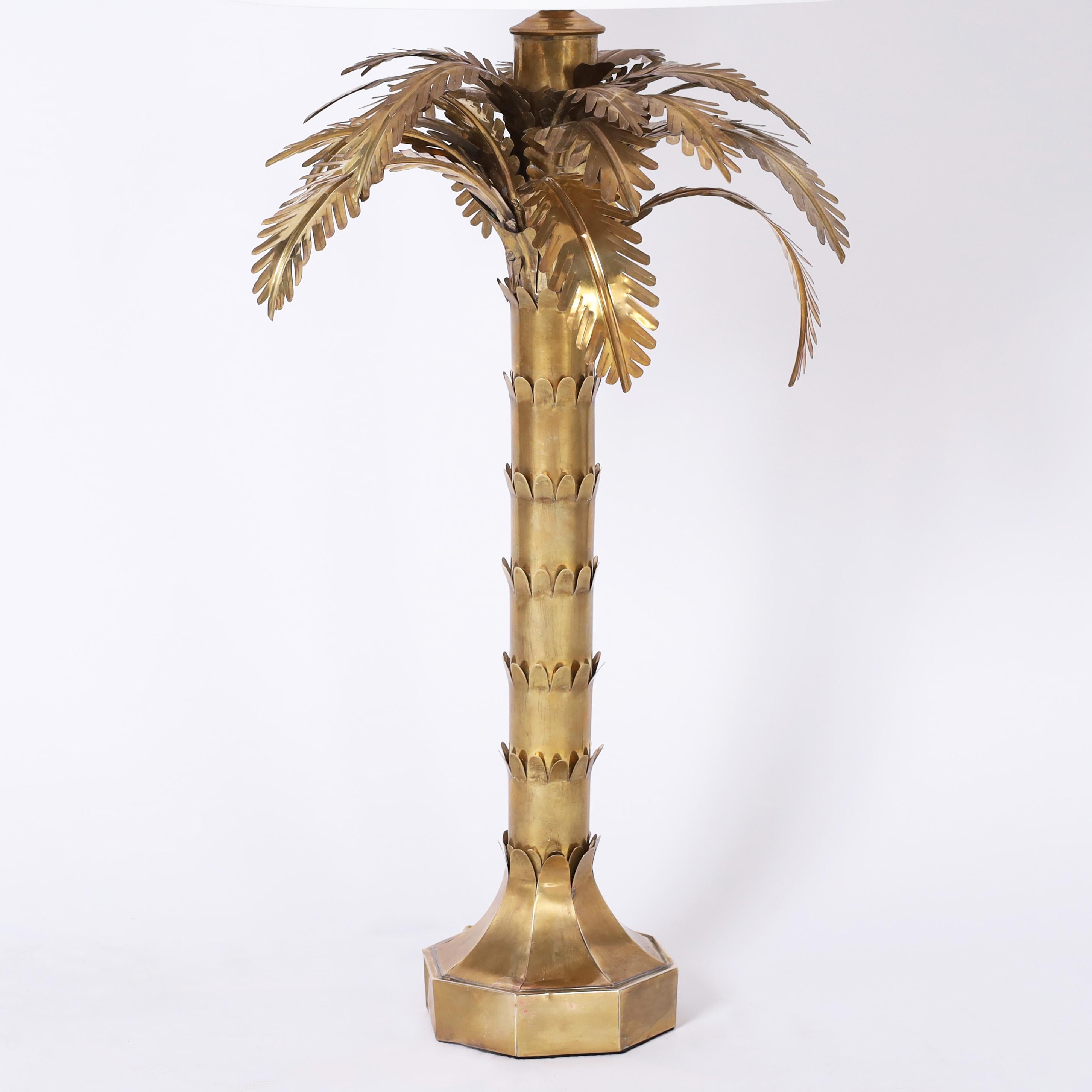 Chic Mid Century Italian table lamp handcrafted in brass in a stylized palm tree form. 