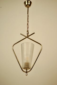 Lámpara colgante de latón de mediados de siglo con pantalla de cristal texturado, R. Nikoll Austria