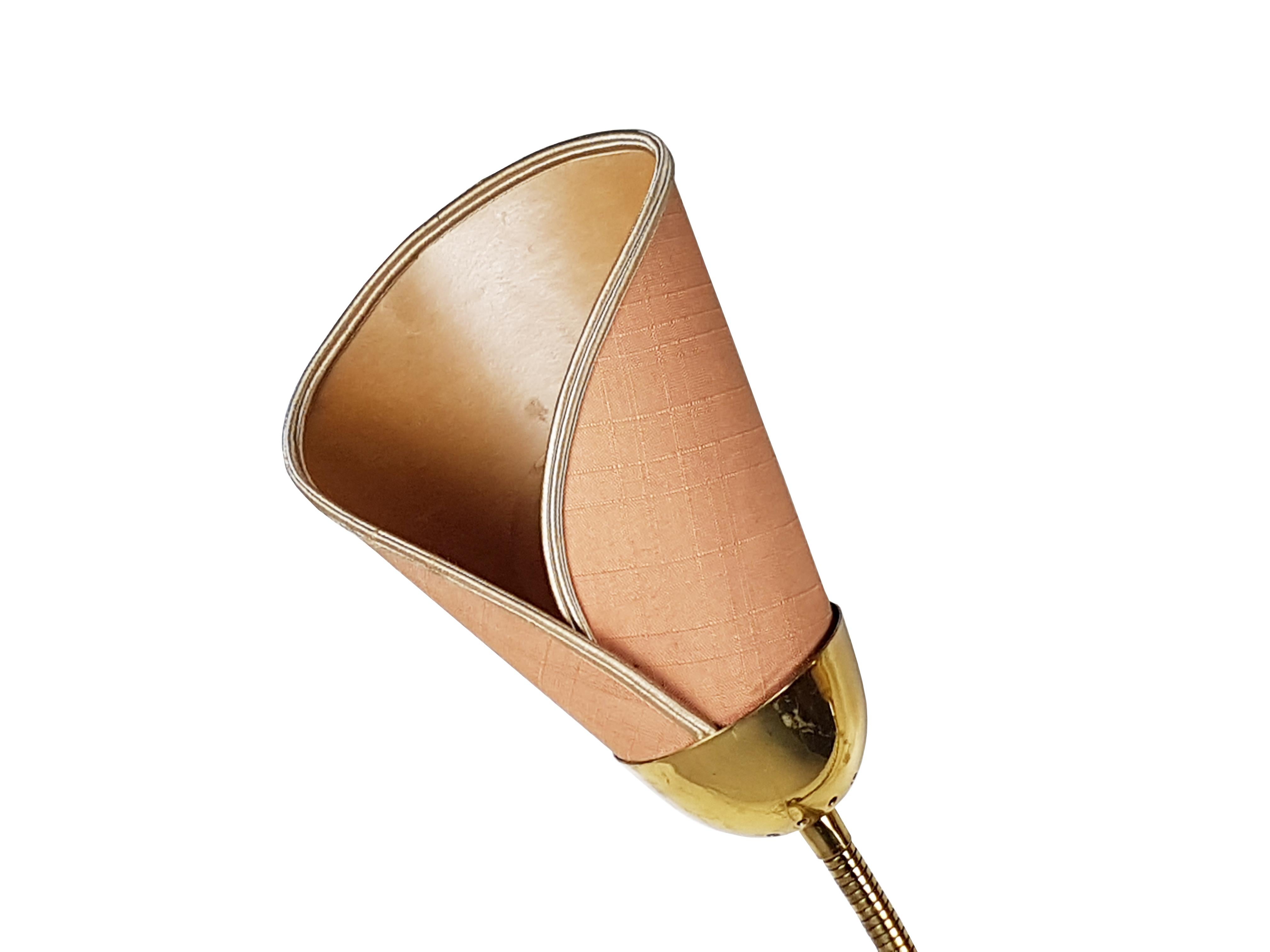 Midcentury Brass, Pink & Green Fabric Wall Lamp with Adjustable Shades and Inte In Good Condition In Varese, Lombardia