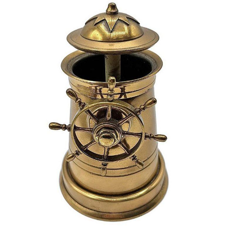Ottone Distributore di sigarette a comparsa in ottone del metà secolo Nautical Lighthouse Dispense con il timone della nave in vendita