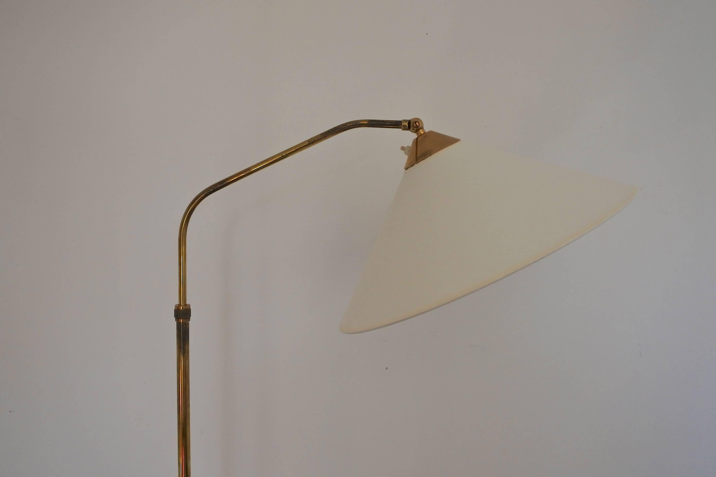 Midcentury reading lamp made from brass in the manner of J.T. Kalmar,
circa 1950
Adjustable height and new silk shade.
Measure: Height as shown 150 cm.