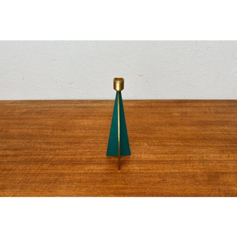 Portacandele a razzo in ottone di metà secolo, anni '60, in ottime condizioni. Progettato dal 1960 al 1969.

Informazioni aggiuntive:
Materiali: Ottone
Colore: oro
Stili: Medioevo Moderno
Tipo di articolo: Vintage, Antico o Pre-owned
Dimensioni: