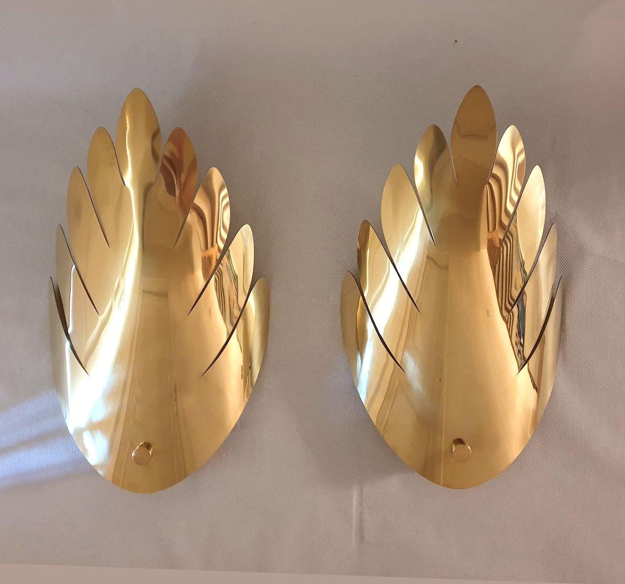 Pair of large Mid-Century Modern brass wall sconces, in the style of Maison Jansen, France 1970s
The leaf brass sconces have 1 light each, and are professionally rewired for the US. (complimentary European standards rewiring upon request)
Nice