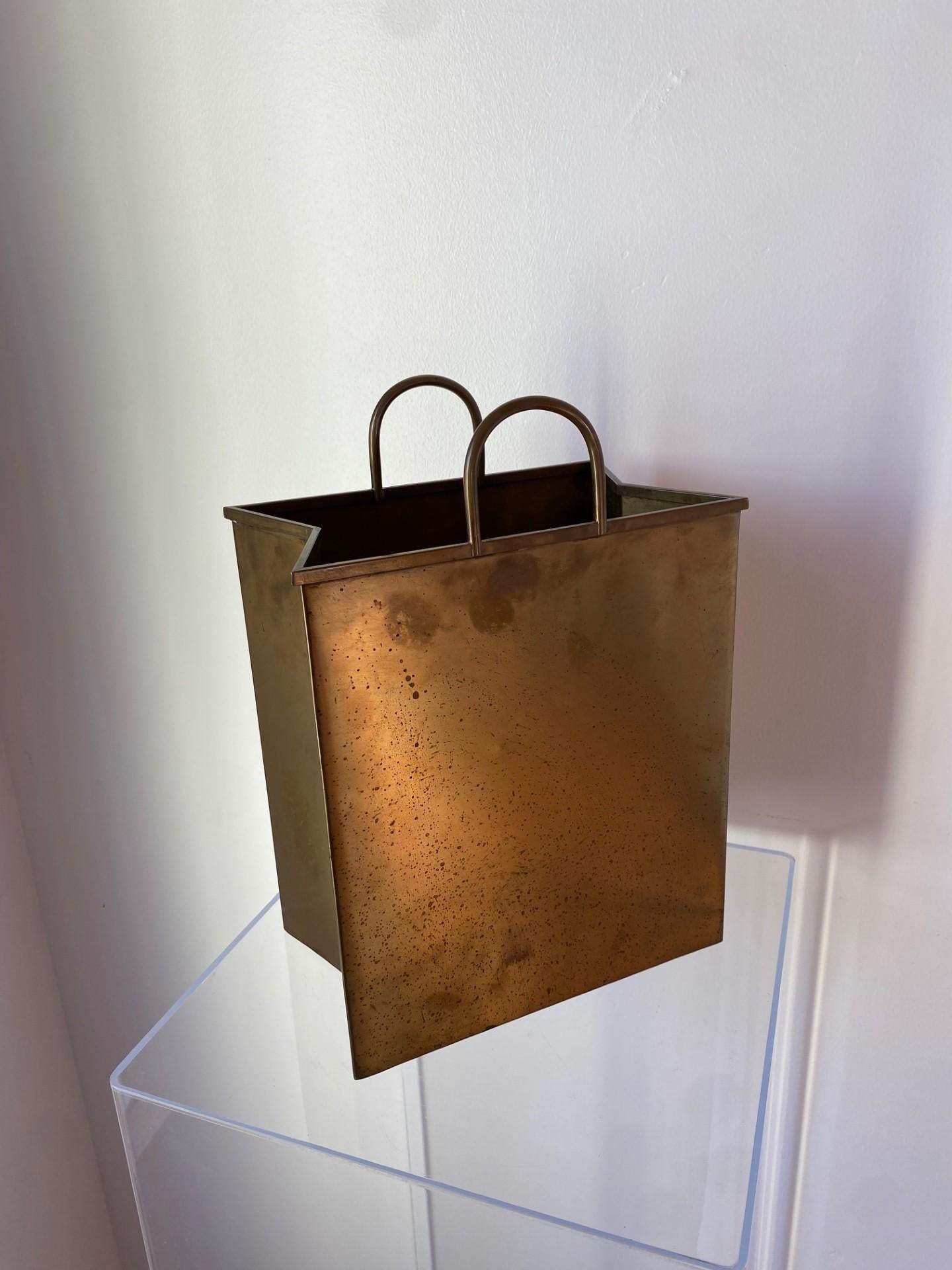Fait main Sculpture de sac à provisions en laiton du milieu du siècle 1970 Fabriqué en Italie en vente