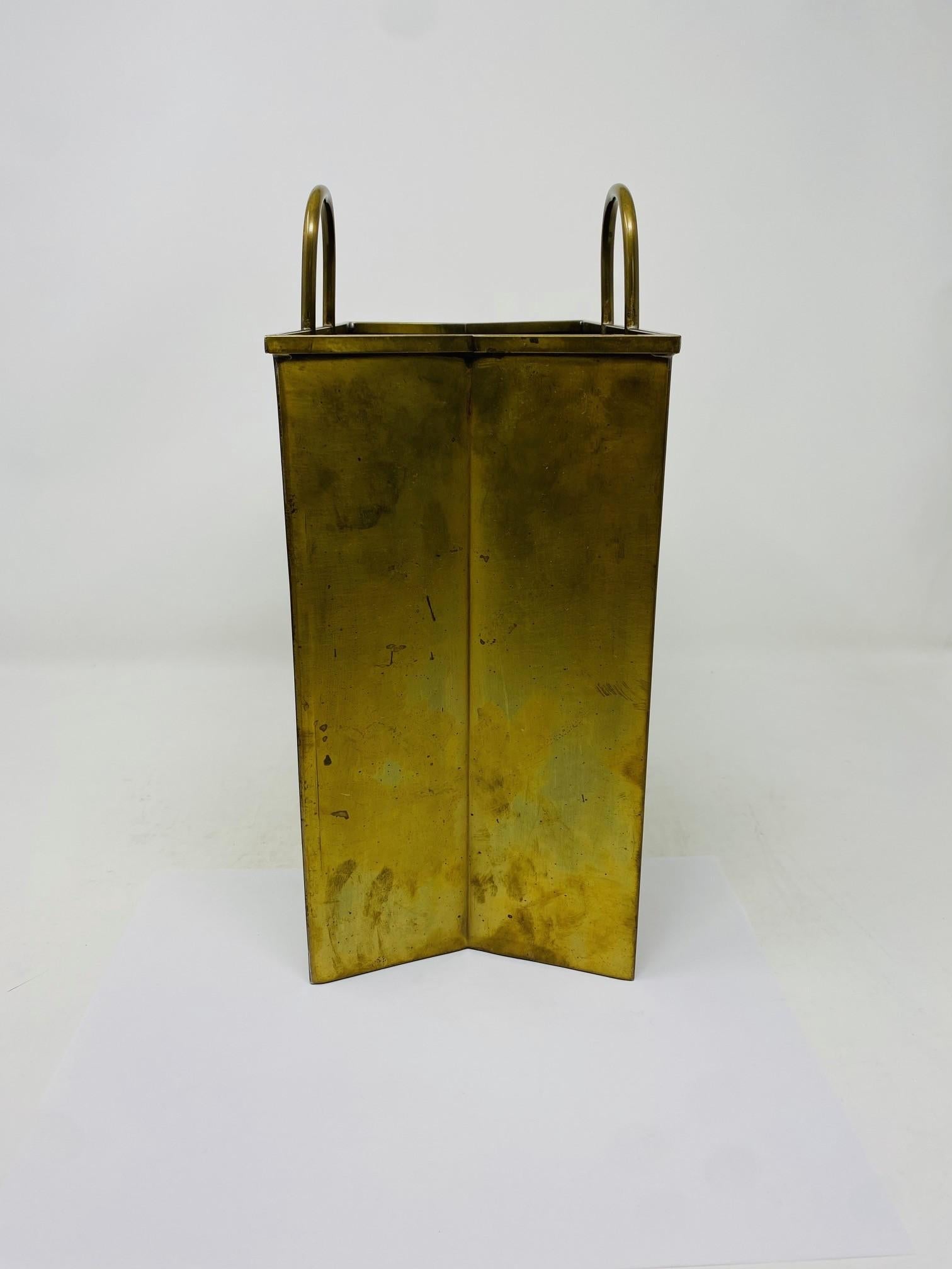 Sculpture de sac à provisions en laiton du milieu du siècle 1970 Fabriqué en Italie en vente 1