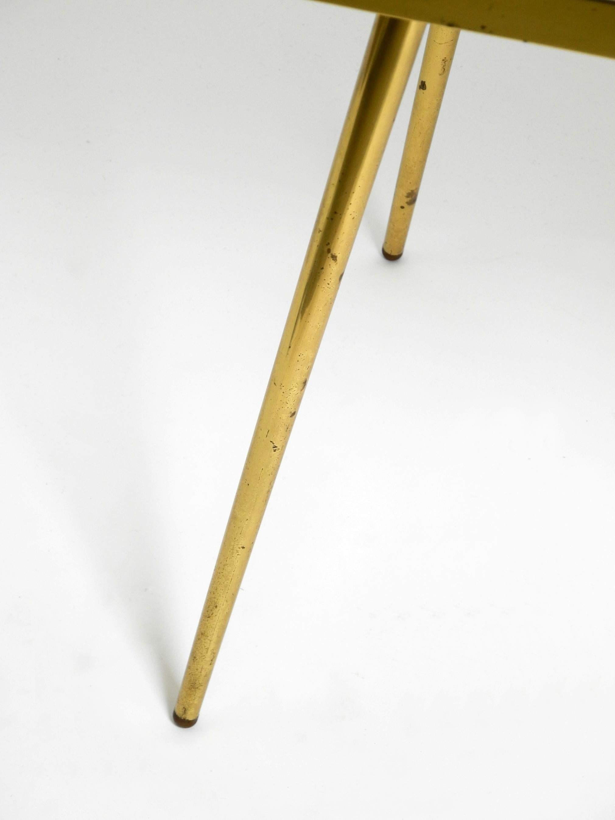 Table d'appoint en laiton du milieu du siècle avec surface en mosaïque par Münchener Zierspiegel en vente 1