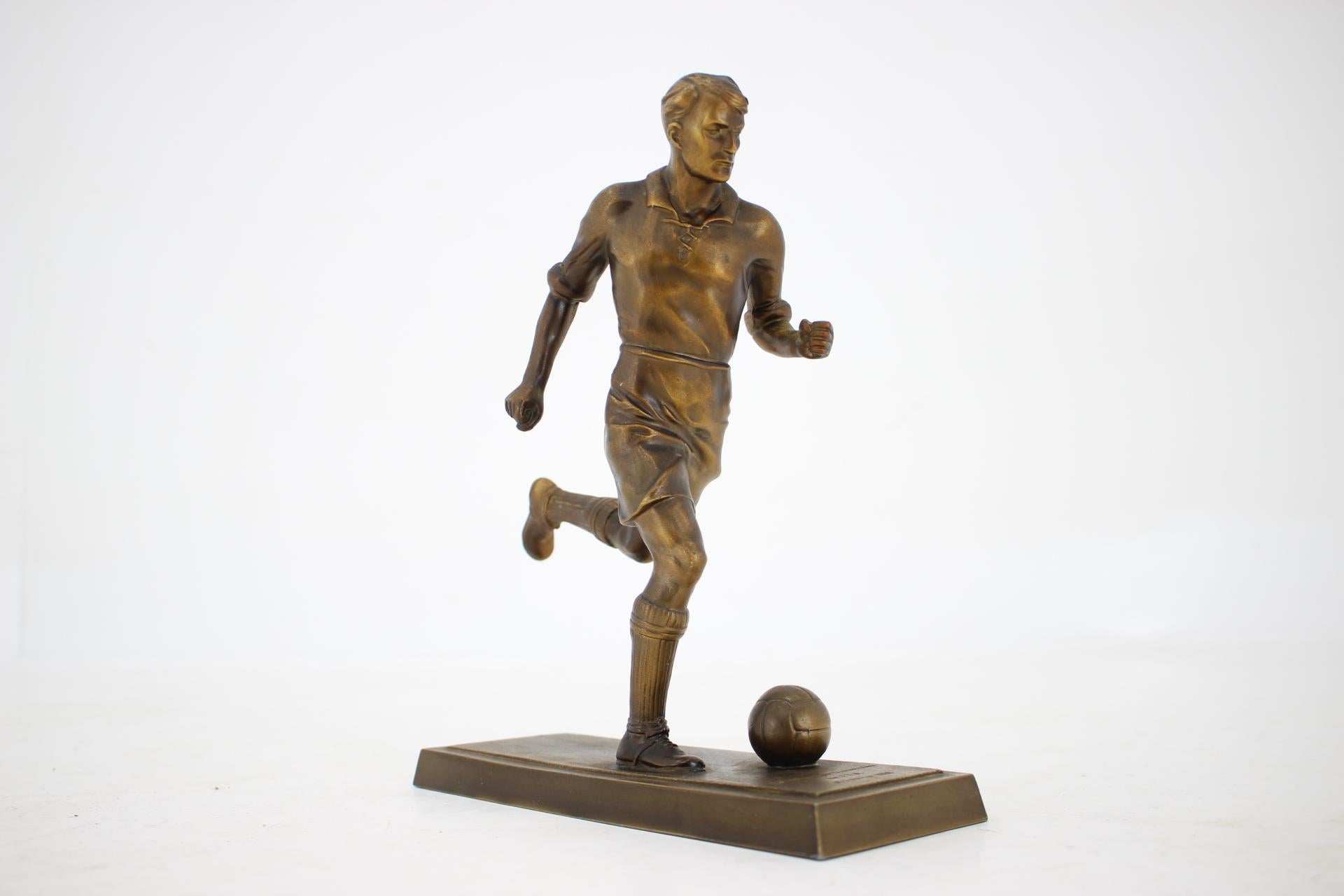 Mid-Century Modern Sculpture de sport en laiton du milieu du siècle / Joueur de football, années 1960 en vente