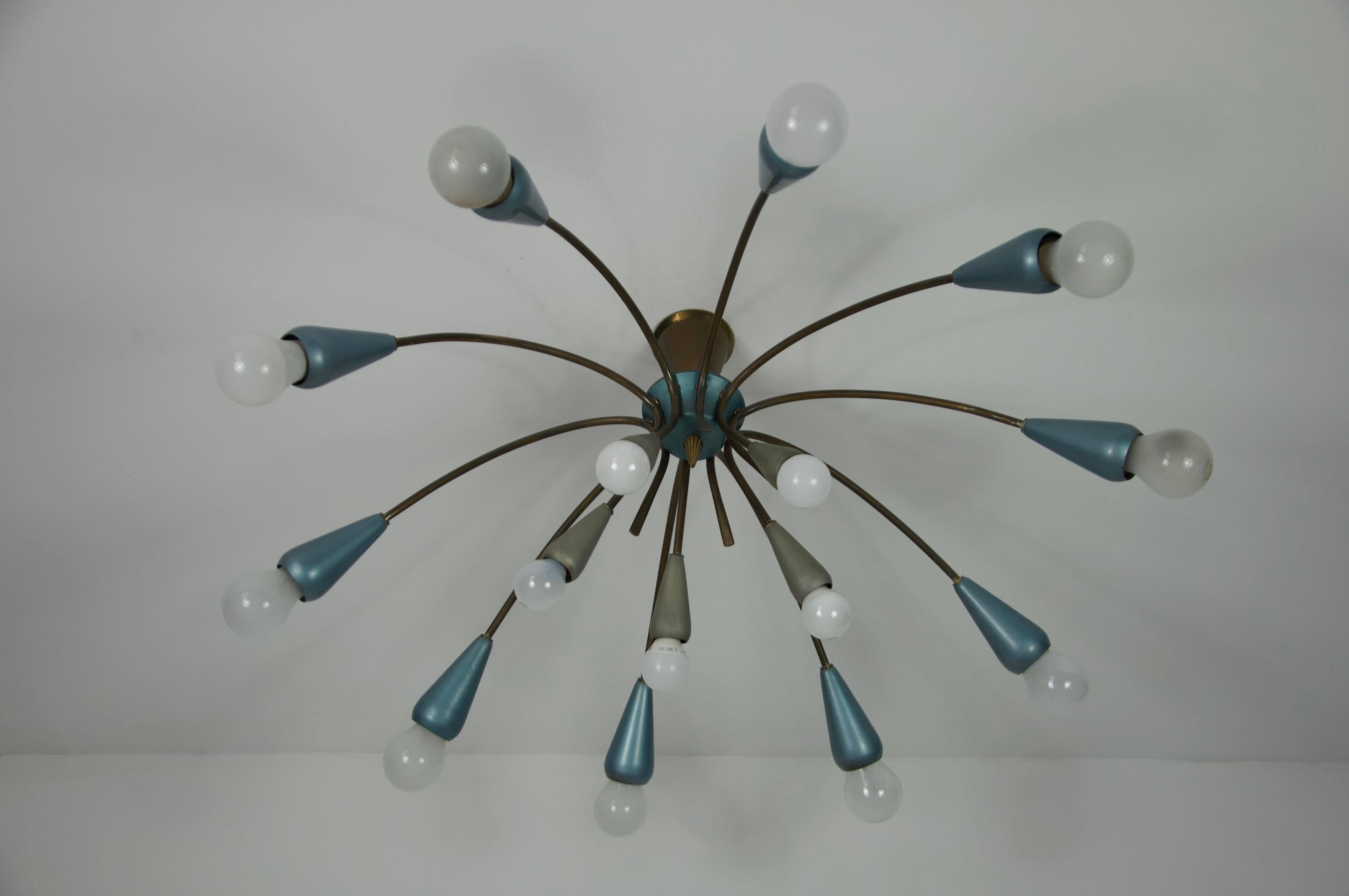 Araña Sputnik de latón de mediados de siglo, años 50, Alemania en venta 3