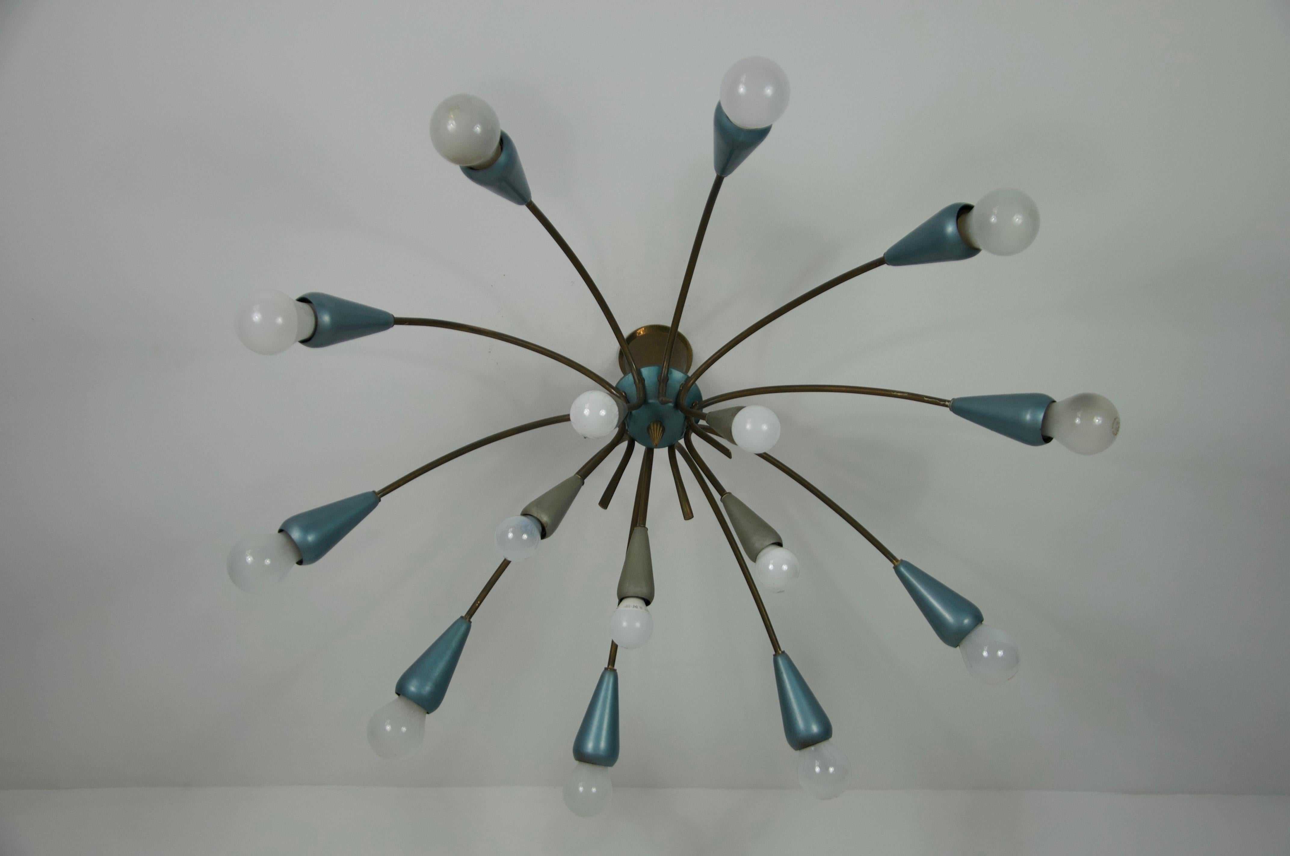 Araña Sputnik de latón de mediados de siglo, años 50, Alemania en venta 4