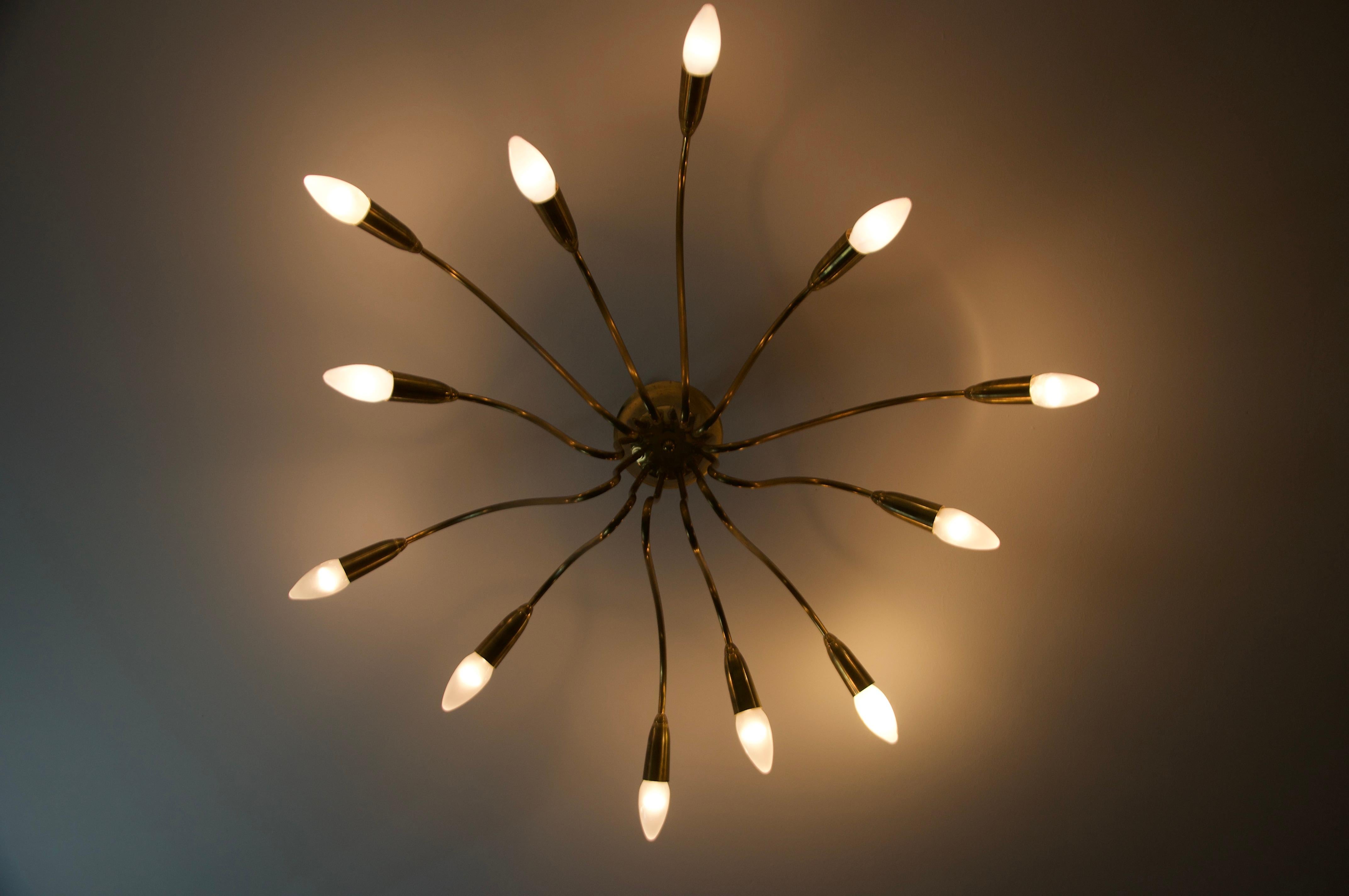 Mid-Century moderno Lampadario Sputnik in ottone di metà secolo, anni '50, Germania in vendita