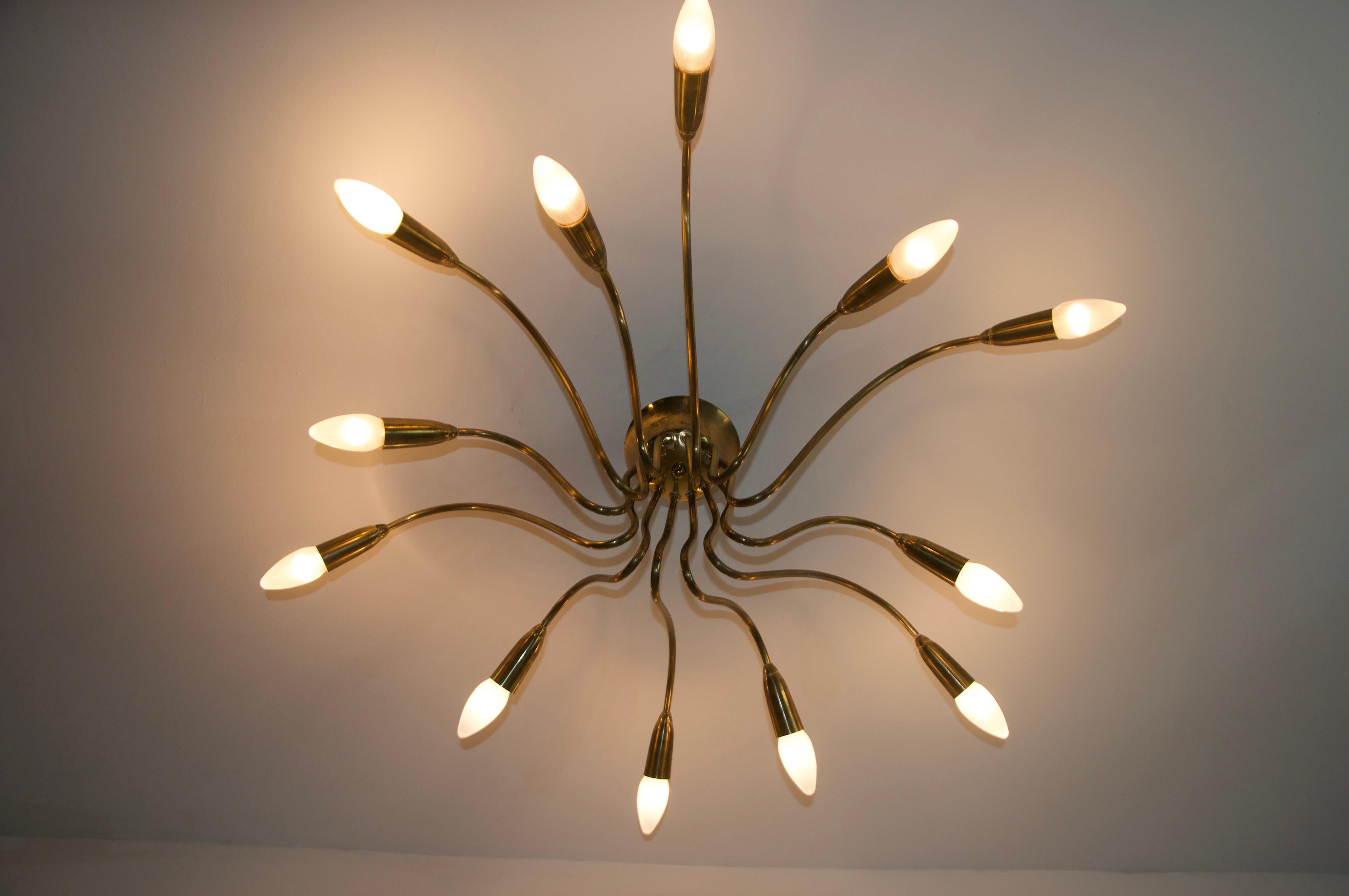 Metà XX secolo Lampadario Sputnik in ottone di metà secolo, anni '50, Germania in vendita