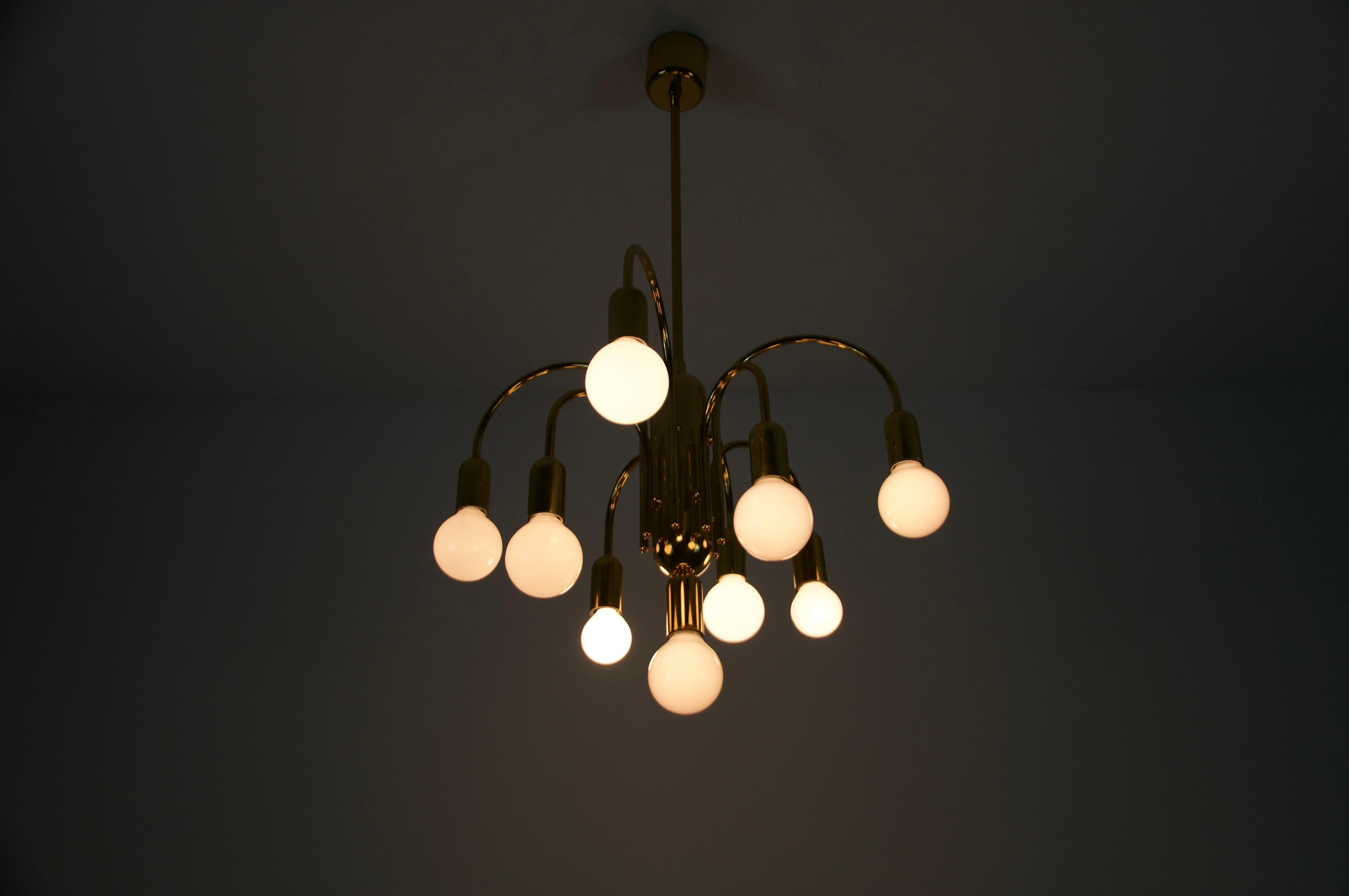 Metallo Lampadario Sputnik in ottone di metà secolo, anni '50, Germania in vendita
