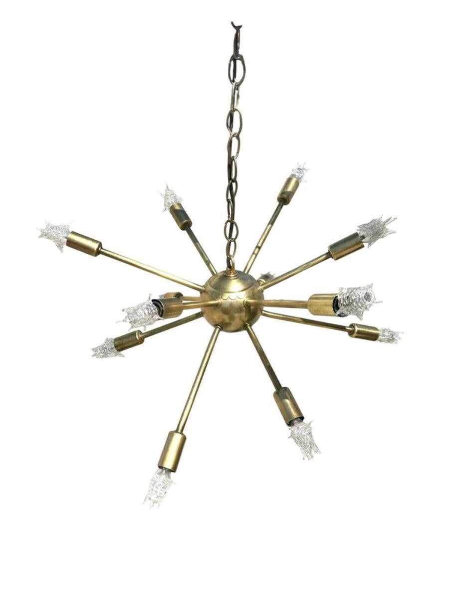Lustre Sputnik en laiton du milieu du siècle avec ampoules en étoile Excellent état - En vente à Van Nuys, CA