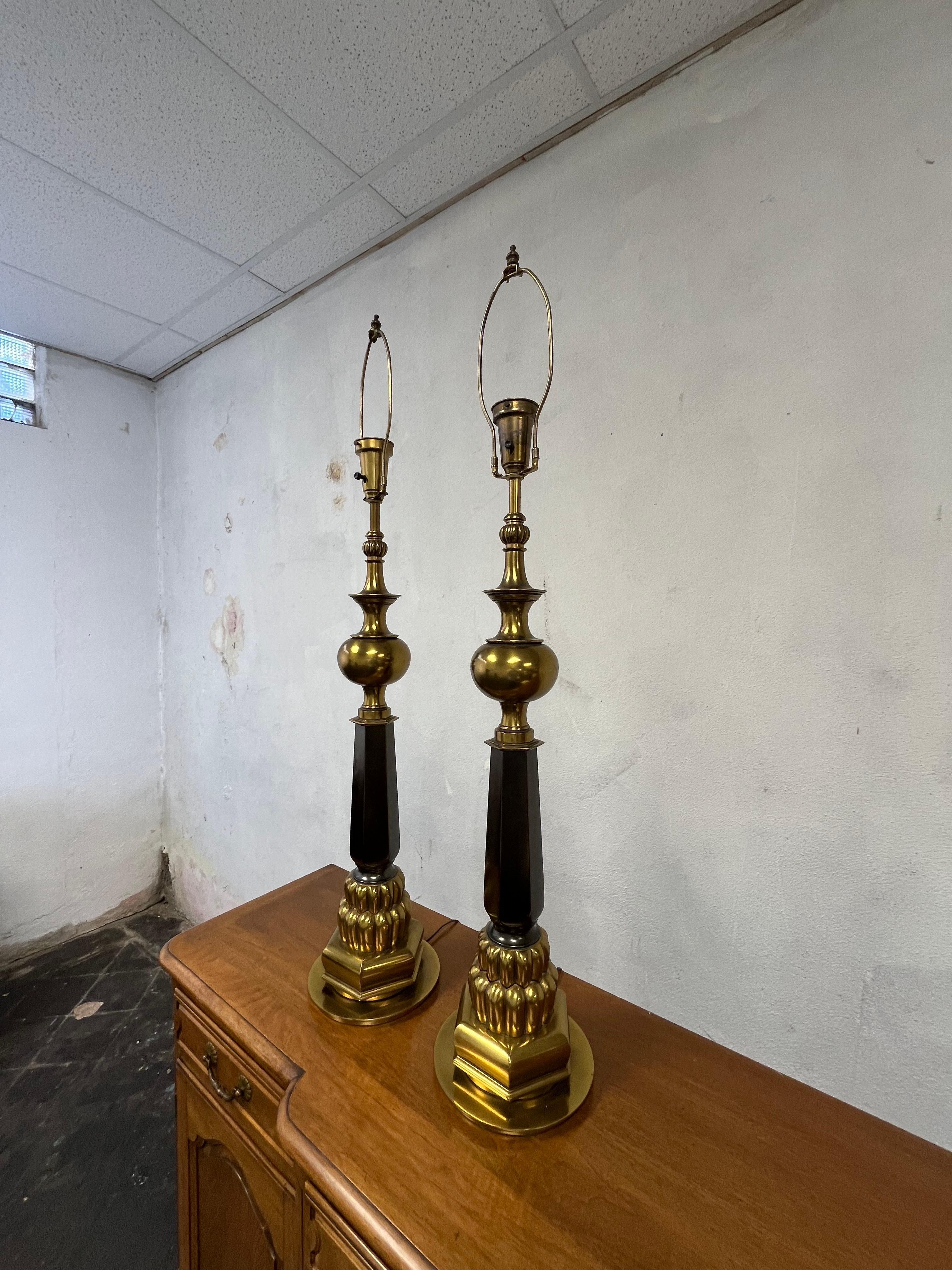 Mid-Century moderno Lampade Stiffel in ottone del metà del secolo scorso in vendita
