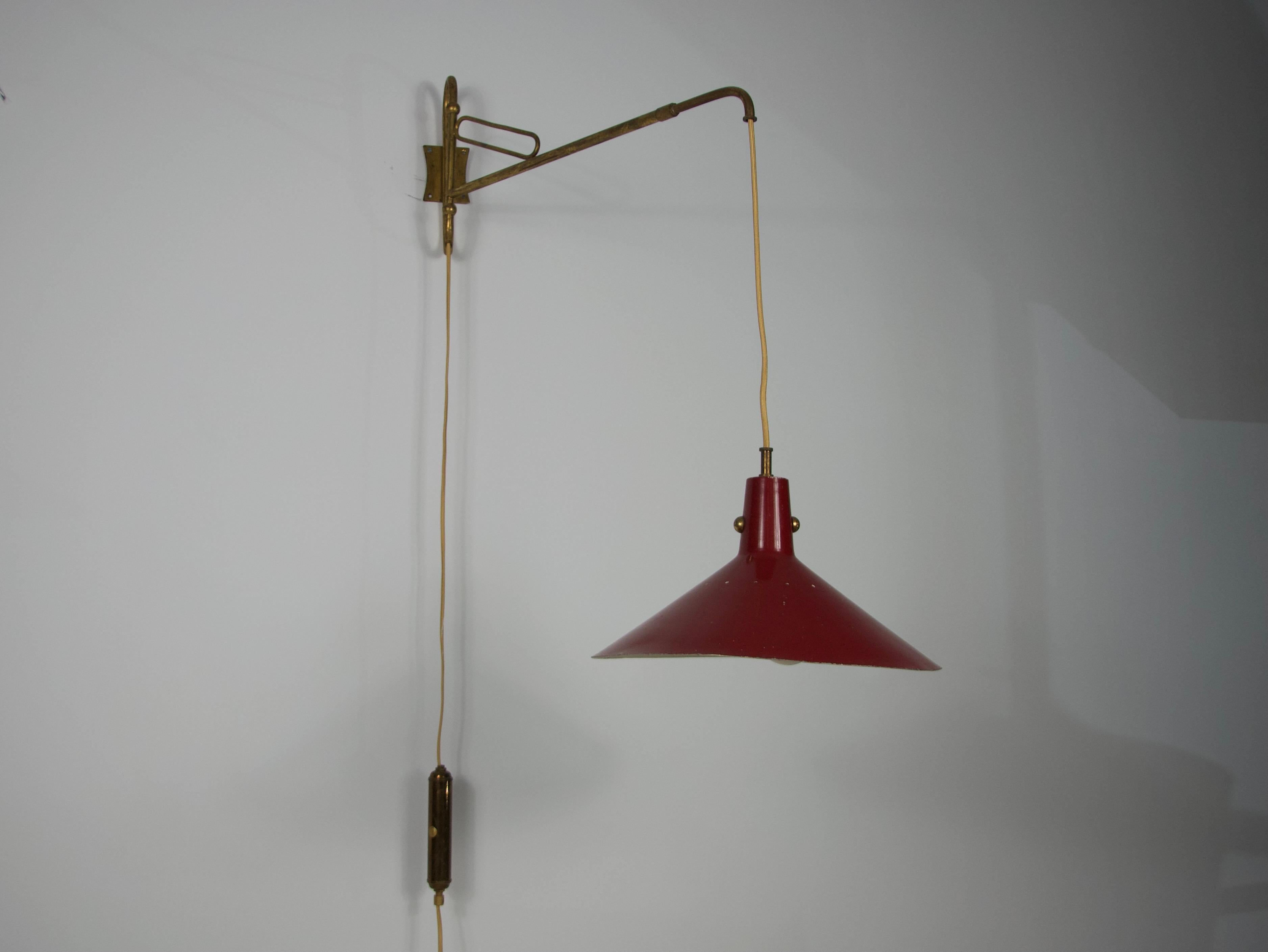 Messing-Schwenkarm-Wandleuchte aus der Jahrhundertmitte, Italien, 1950er Jahre (Moderne der Mitte des Jahrhunderts) im Angebot