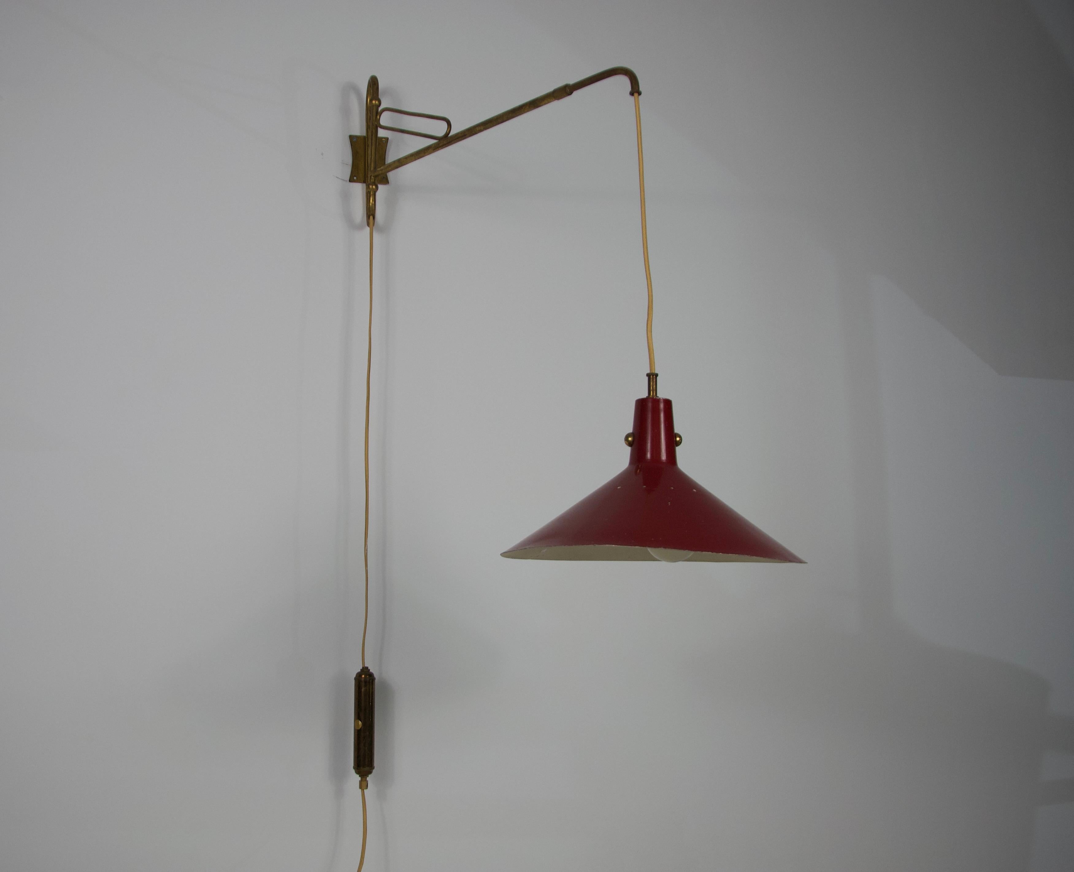 Messing-Schwenkarm-Wandleuchte aus der Jahrhundertmitte, Italien, 1950er Jahre (Italienisch) im Angebot