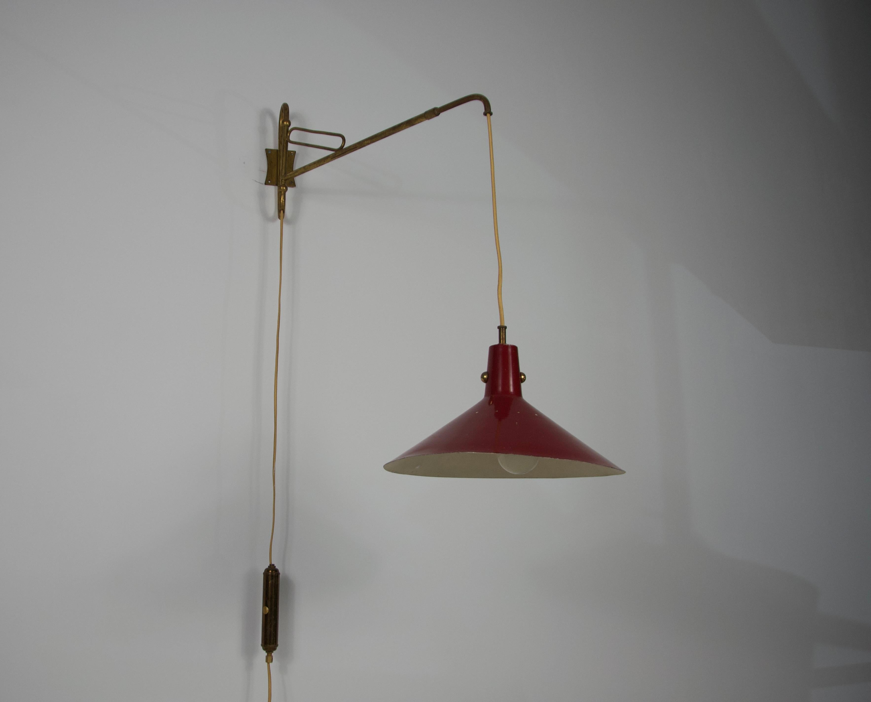 Messing-Schwenkarm-Wandleuchte aus der Jahrhundertmitte, Italien, 1950er Jahre im Zustand „Gut“ im Angebot in Hagenbach, DE
