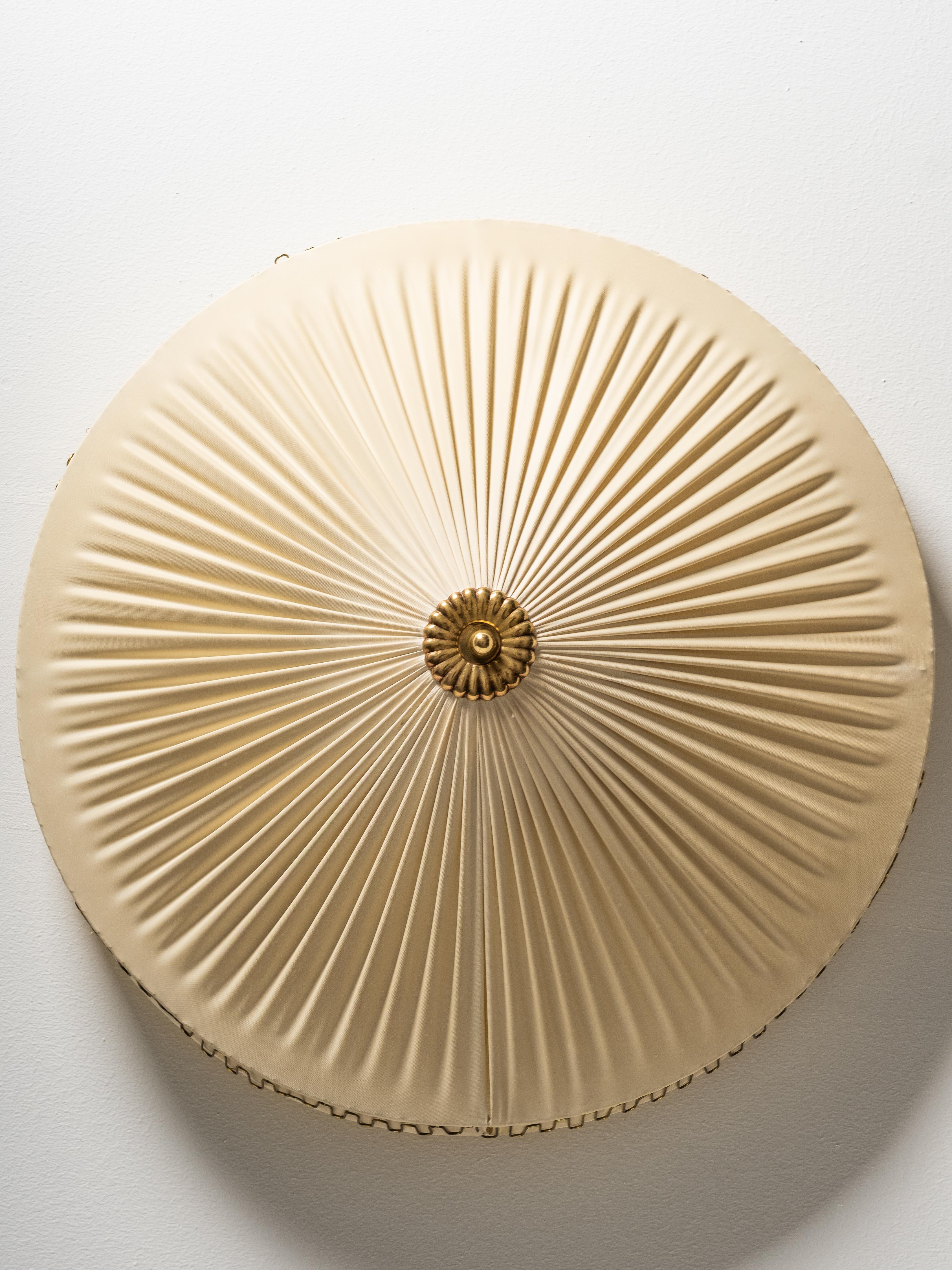 Mid-Century Brass & Synthetic Textile Flush Mount, Model K5-40, Idman, 1950s For Sale 3