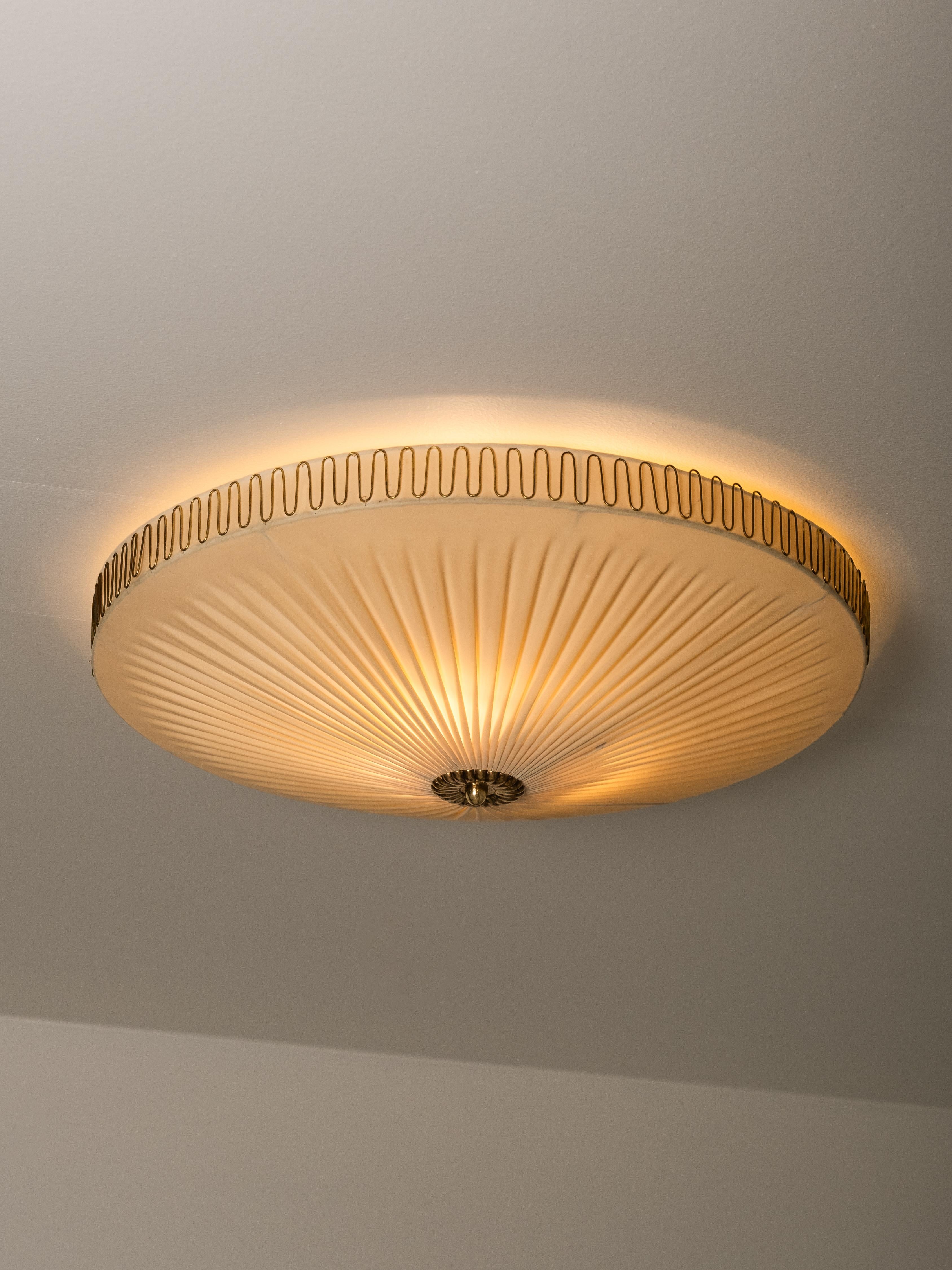 Mid-Century Brass & Synthetic Textile Flush Mount, Model K5-40, Idman, 1950s For Sale 6