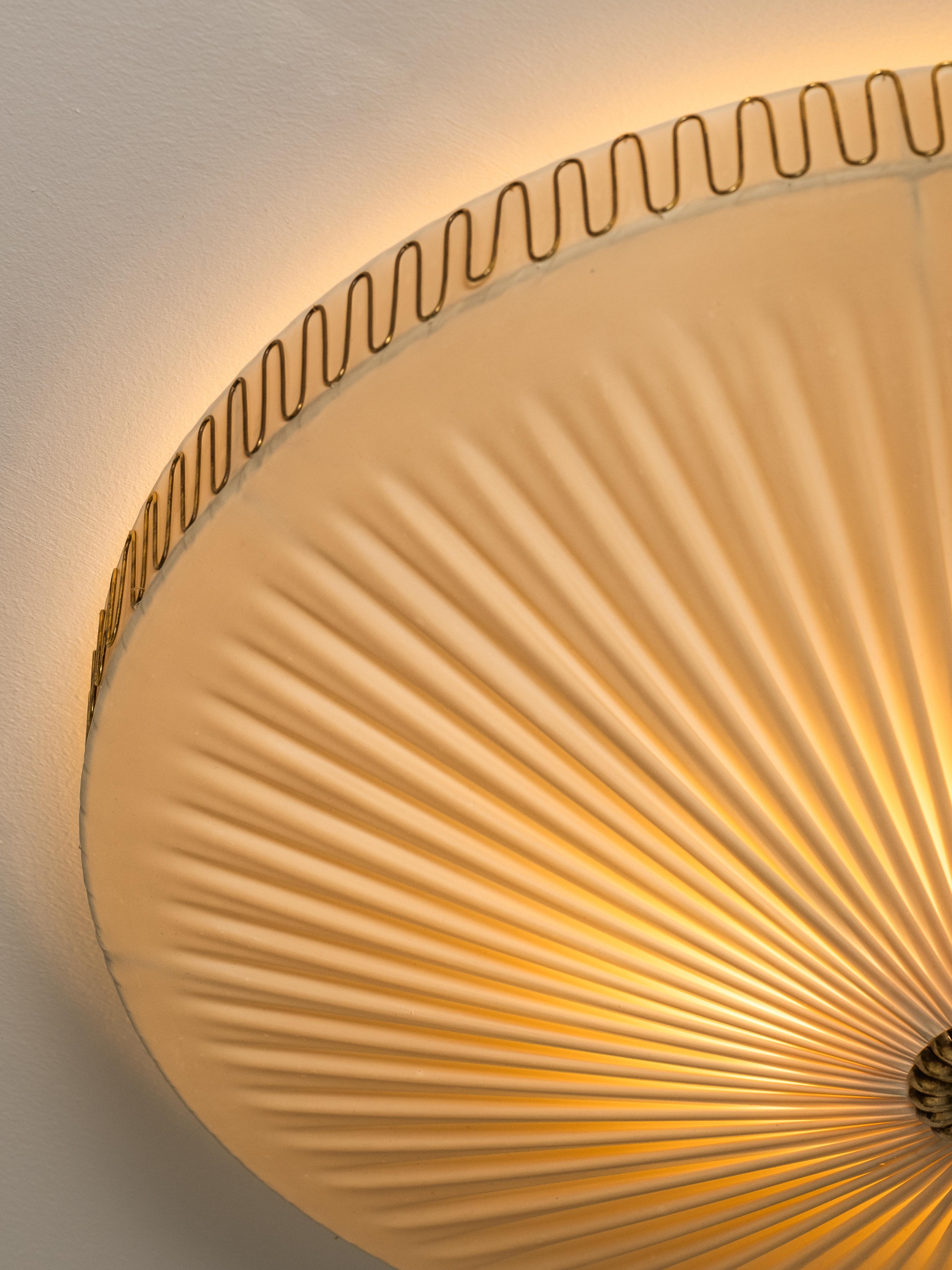 Mid-Century Brass & Synthetic Textile Flush Mount, Model K5-40, Idman, 1950s For Sale 8
