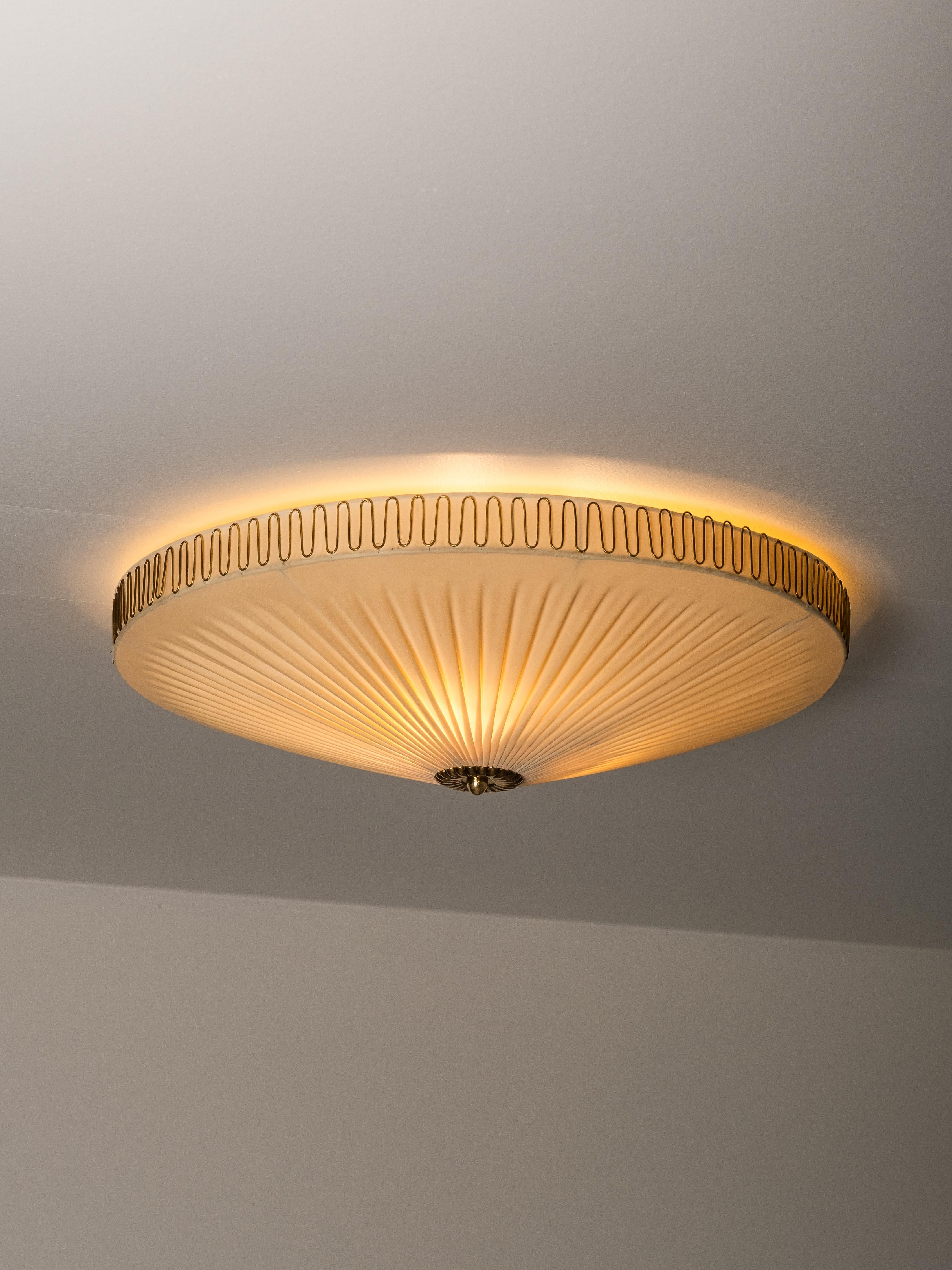 Mid-Century Brass & Synthetic Textile Flush Mount, Model K5-40, Idman, 1950s For Sale 10