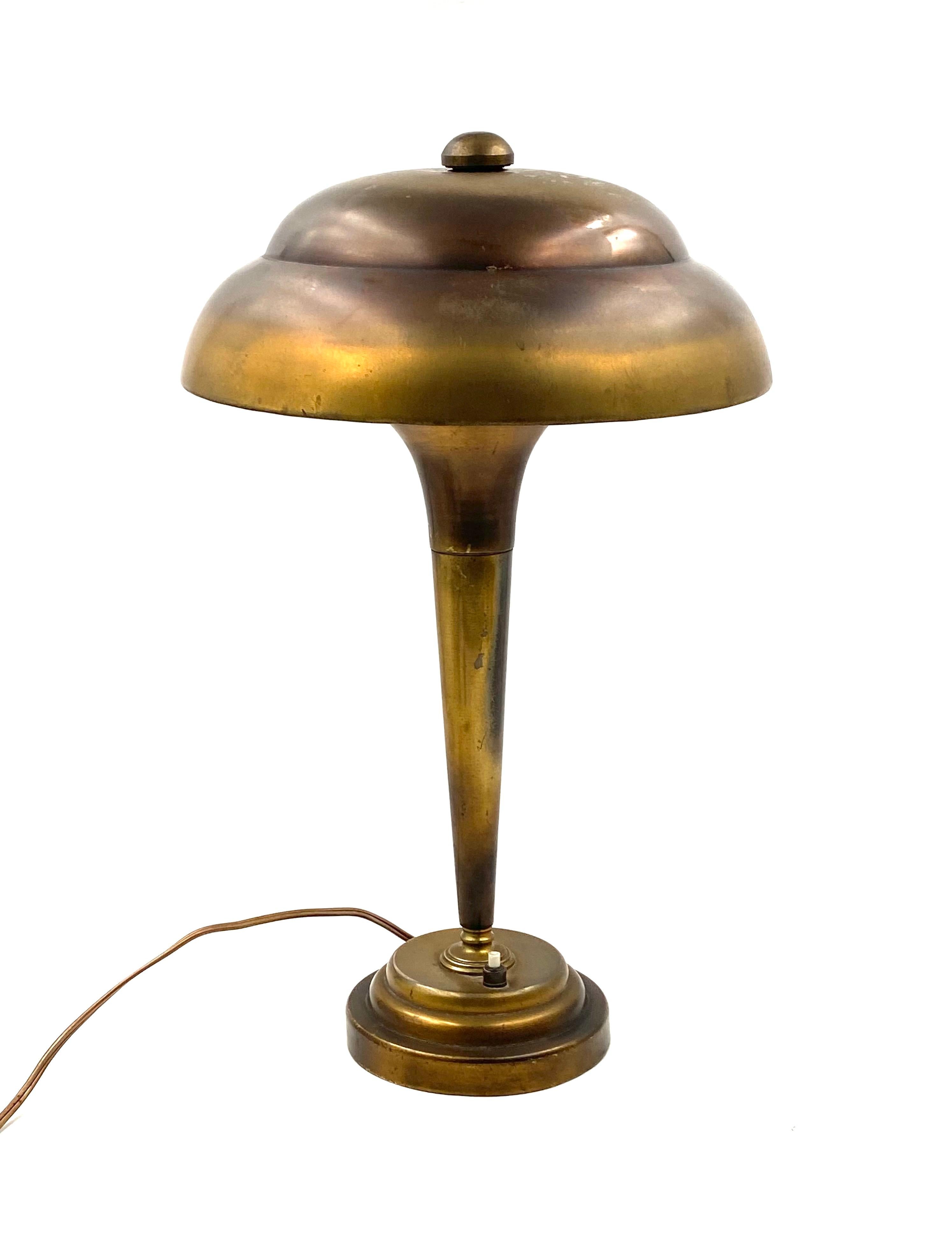 Midcentury brass table / desk lamp

France, circa 1940s

Articulating adjustable hat.

47H x 32.5 cm diam.

Conditions: very good consistent with age and use. Original condition, unrestored, brass in patina.