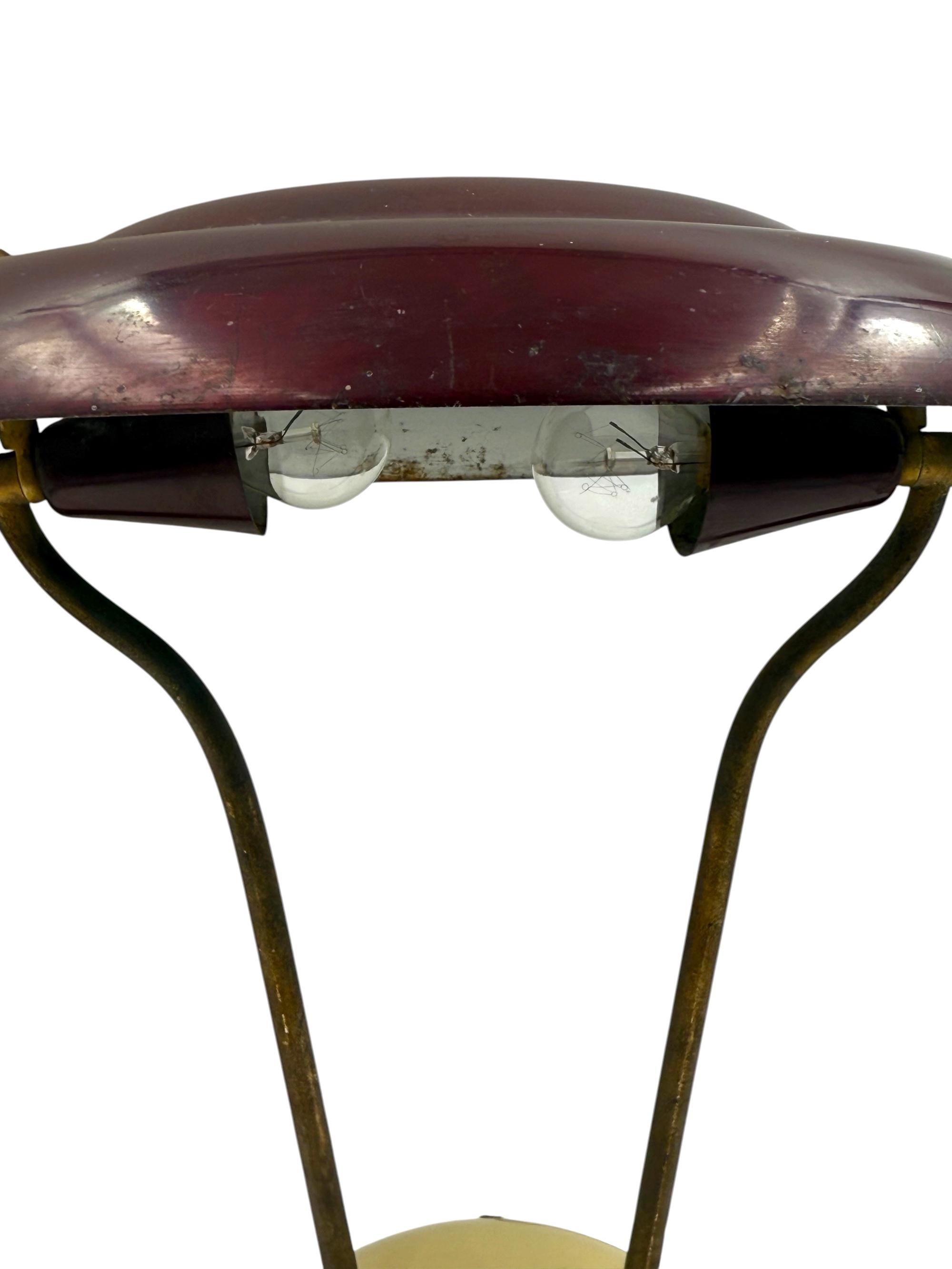Lámpara de sobremesa de latón de mediados de siglo, Francia ca. 1950 French en venta