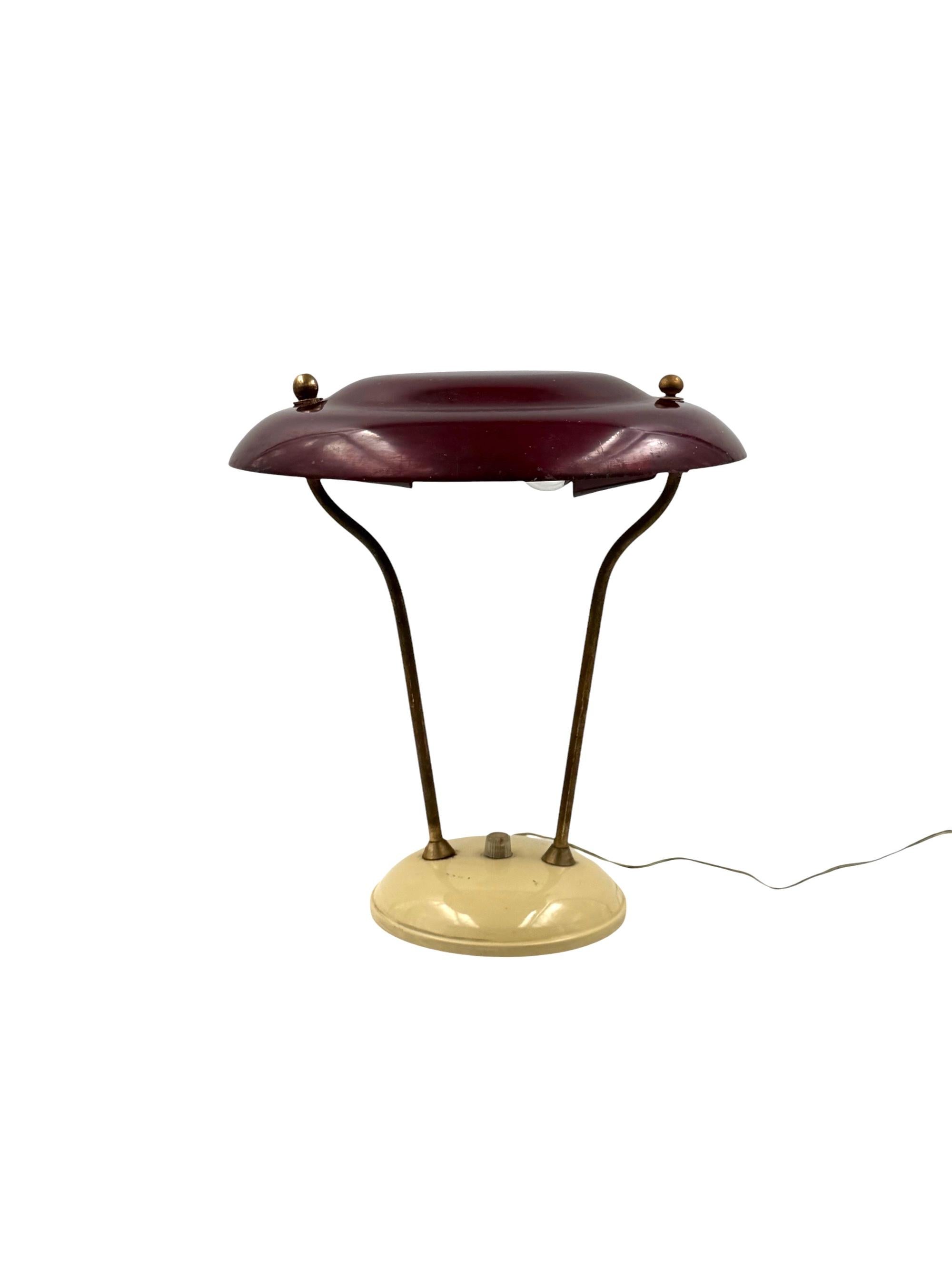 Lámpara de sobremesa de latón de mediados de siglo, Francia ca. 1950 Mid-20th Century en venta