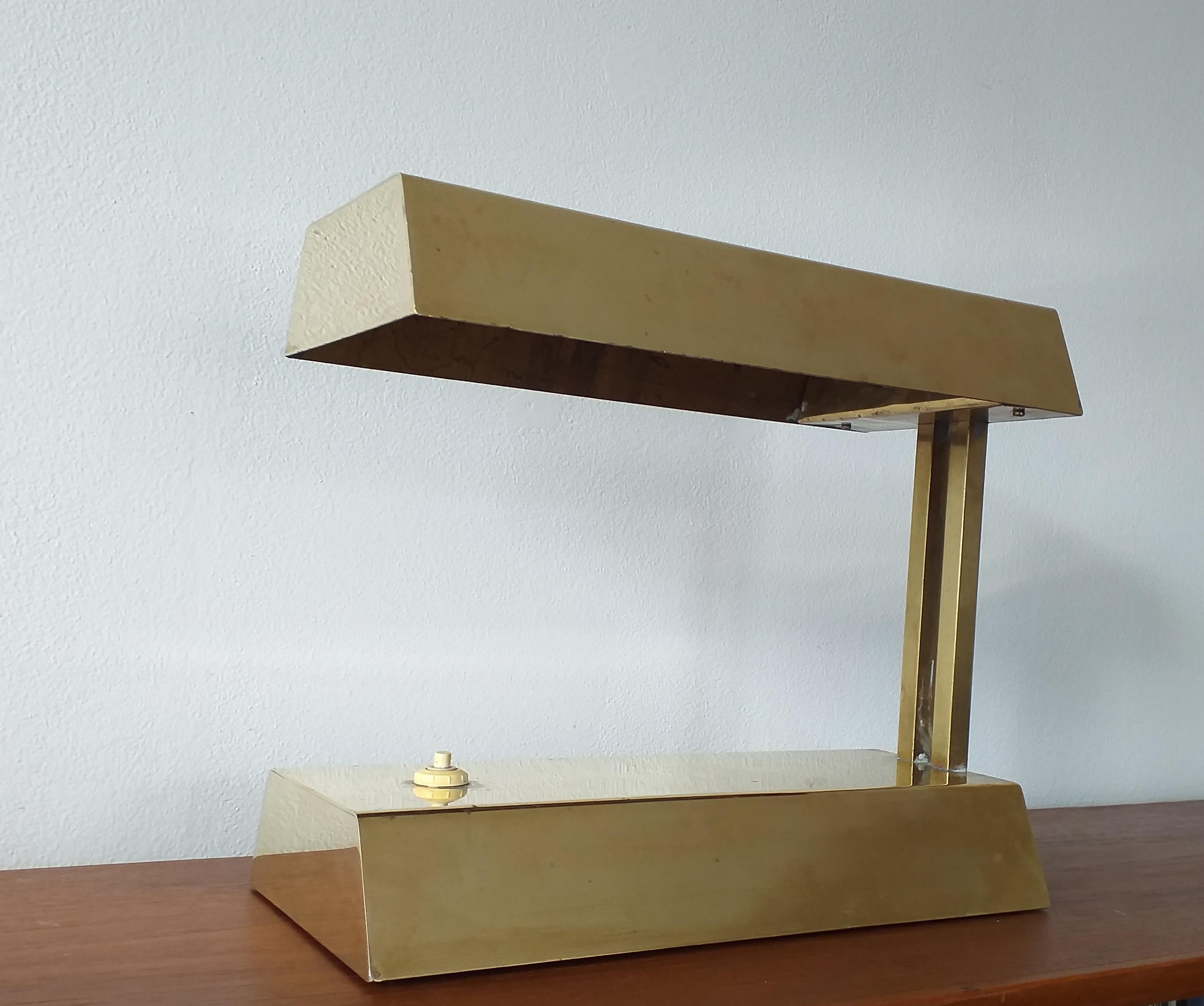 - In style of Marcel Breuer / Bauhaus style
- Very rare model
- Nice style of lighting.