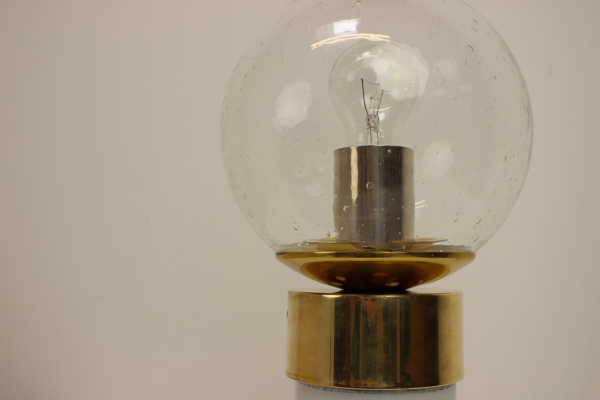 Mid-Century Brass Table Lamp by Kamenicky Senov, 1960s In Good Condition For Sale In Praha, CZ